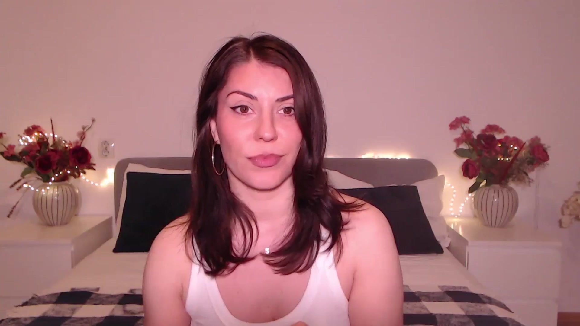 Gallery image thumbnail from BlueStocking's myfreecams stream on, 05/26/2025, 16:06 image 16 of 20