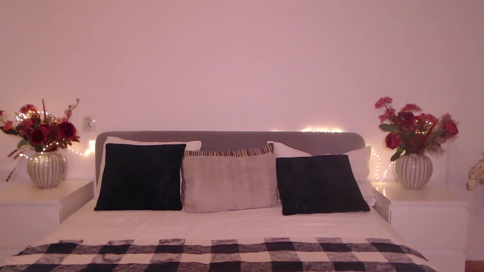Gallery image thumbnail from BlueStocking's myfreecams stream on, 05/26/2025, 16:06 image 14 of 20