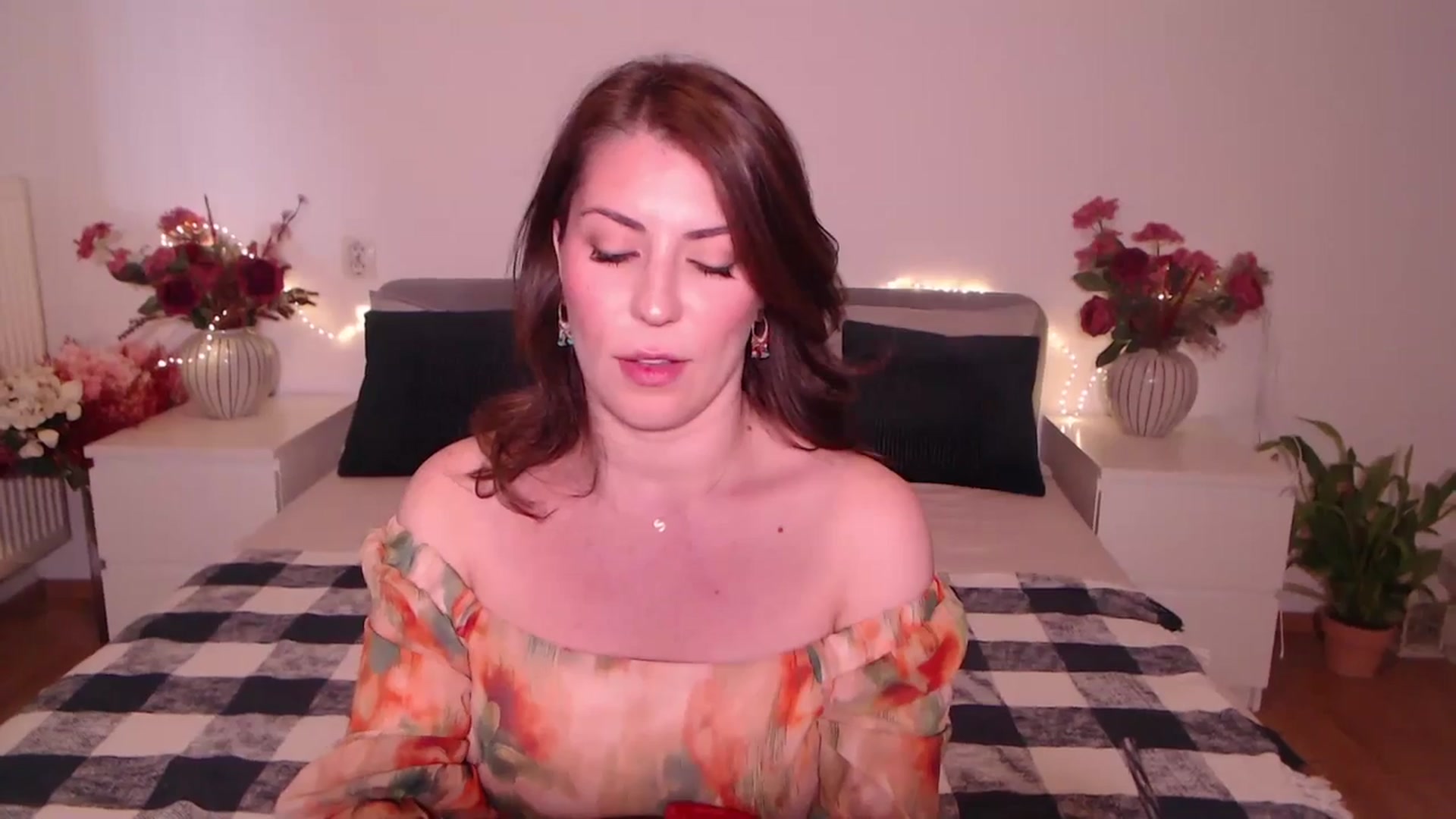 Gallery image thumbnail from BlueStocking's myfreecams stream on, 06/14/2025, 15:19 image 6 of 20
