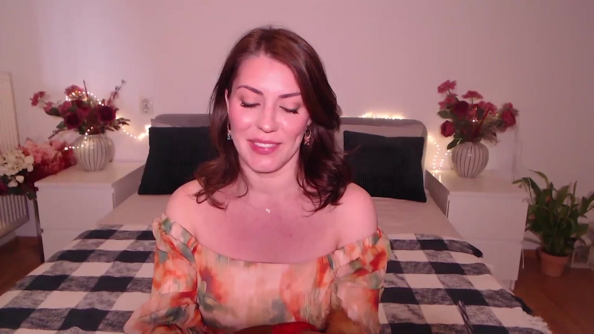 Gallery image thumbnail from BlueStocking's myfreecams stream on, 06/14/2025, 15:19 image 5 of 20