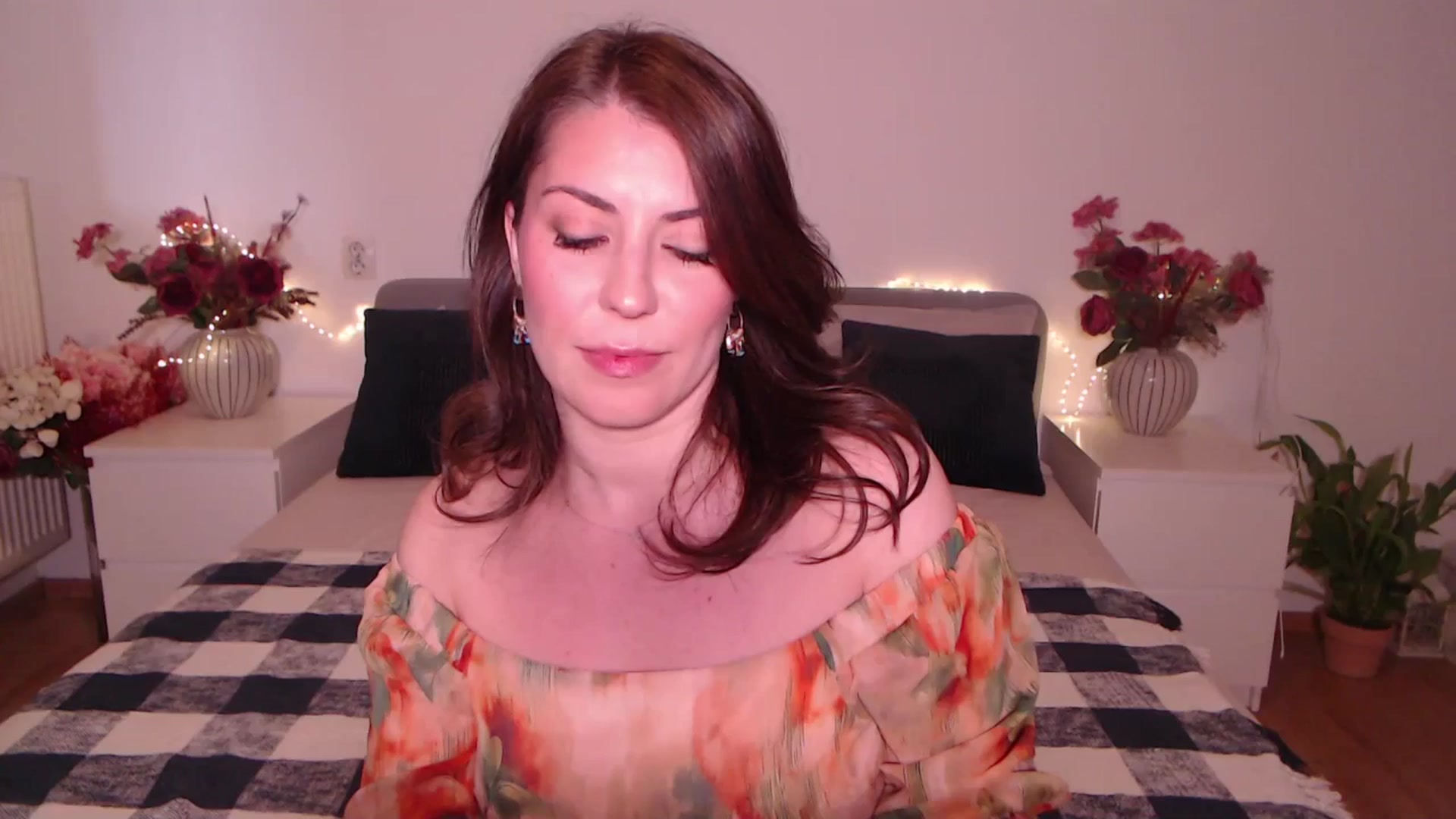 Gallery image thumbnail from BlueStocking's myfreecams stream on, 06/14/2025, 15:19 image 17 of 20