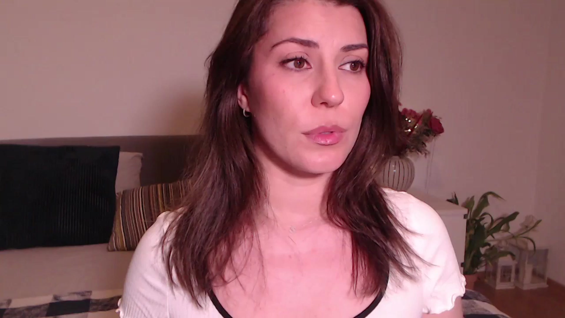 Gallery image thumbnail from BlueStocking's myfreecams stream on, 06/23/2025, 19:57 image 19 of 20