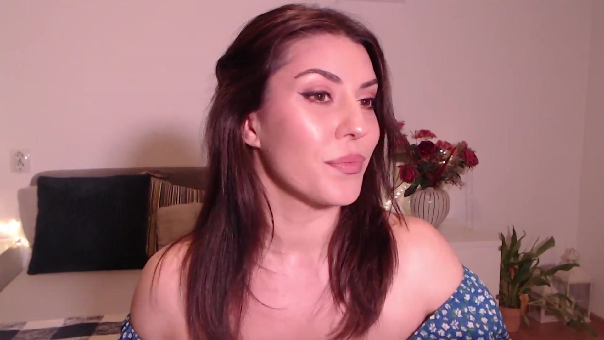 Gallery image thumbnail from BlueStocking's myfreecams stream on, 07/10/2025, 16:49 image 8 of 20