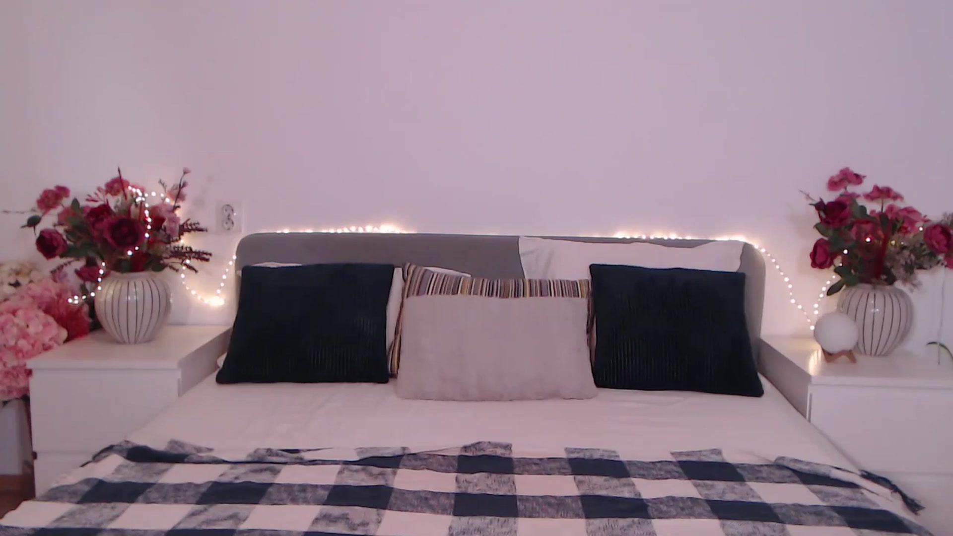 Gallery image thumbnail from BlueStocking's myfreecams stream on, 08/08/2025, 17:05 image 18 of 20