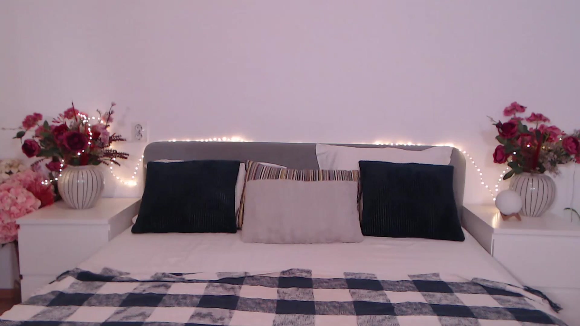 Gallery image thumbnail from BlueStocking's myfreecams stream on, 08/08/2025, 17:05 image 19 of 20