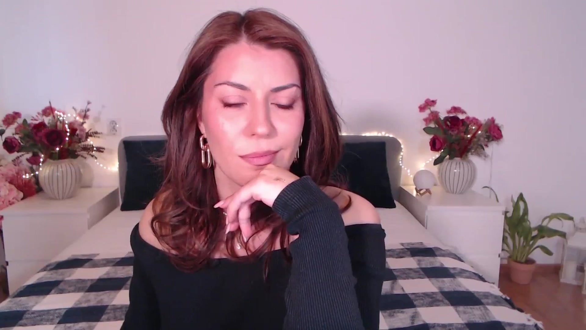 Gallery image thumbnail from BlueStocking's myfreecams stream on, 08/10/2025, 13:10 image 13 of 20