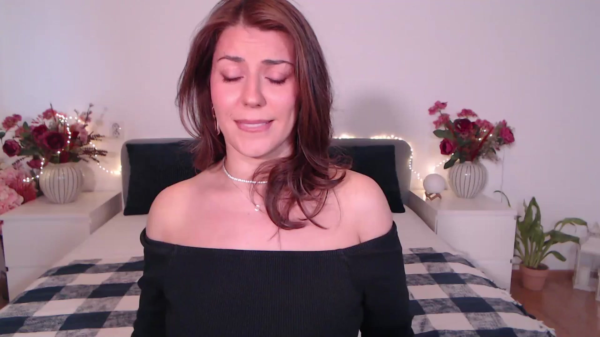 Gallery image thumbnail from BlueStocking's myfreecams stream on, 08/10/2025, 13:10 image 18 of 20
