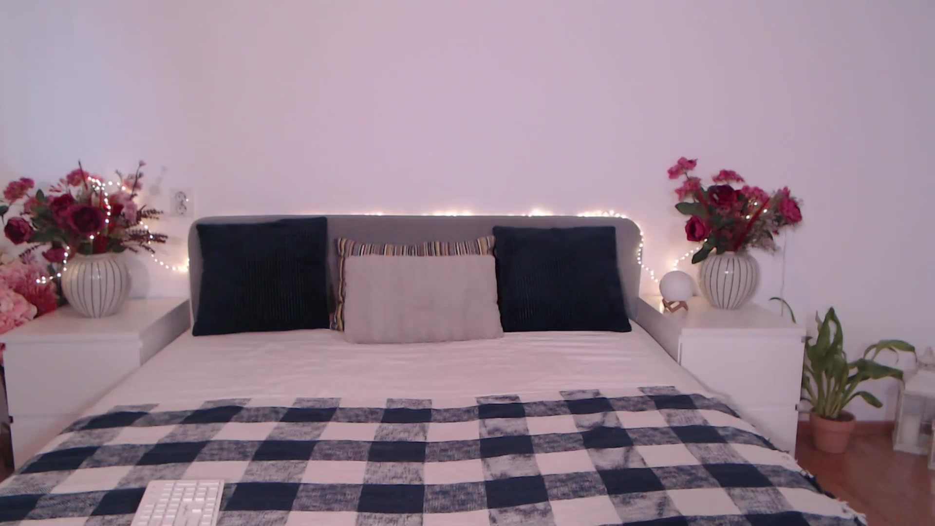 Gallery image thumbnail from BlueStocking's myfreecams stream on, 08/10/2025, 13:10 image 9 of 20