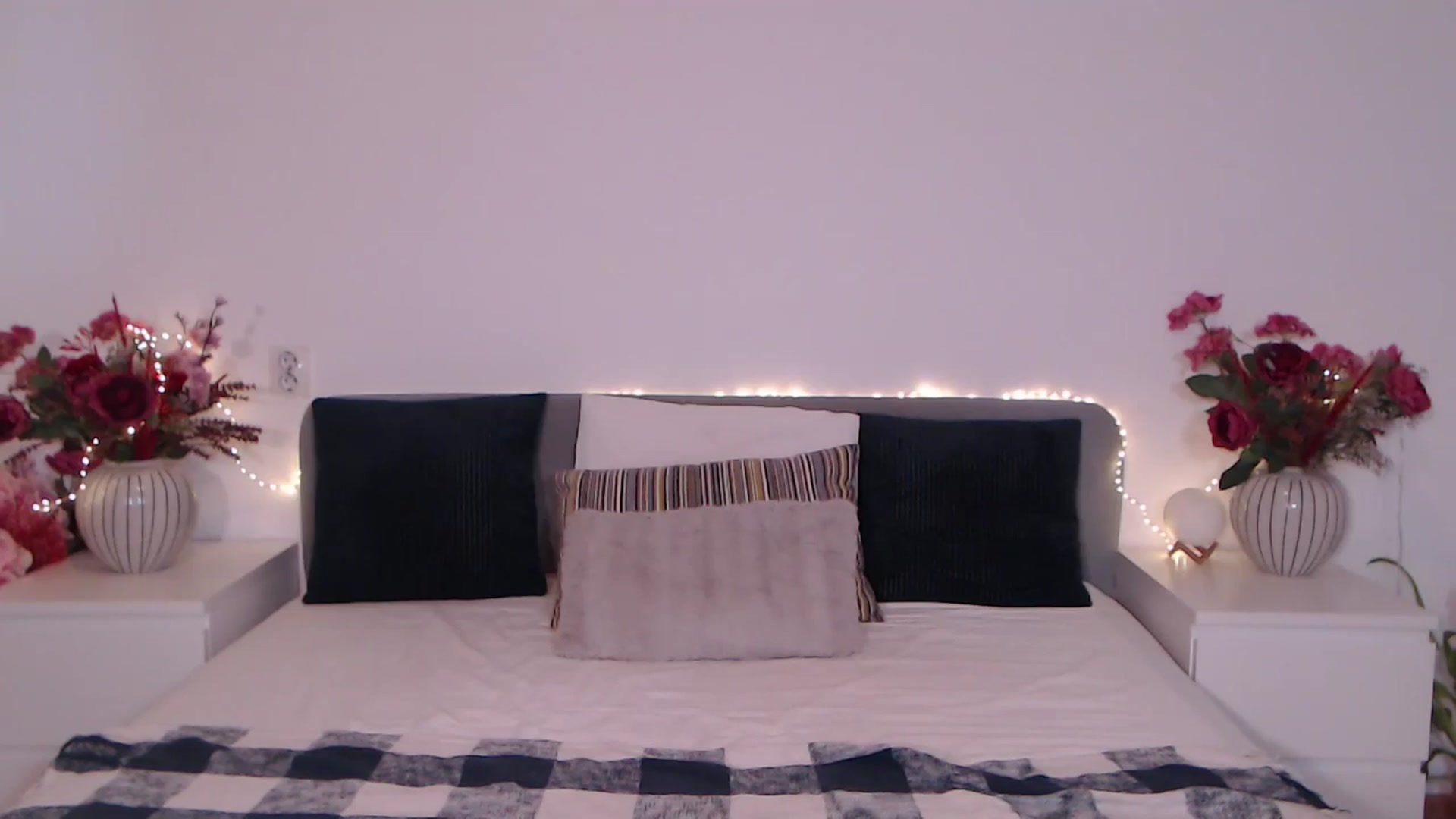 Gallery image thumbnail from BlueStocking's myfreecams stream on, 08/12/2025, 13:21 image 8 of 20