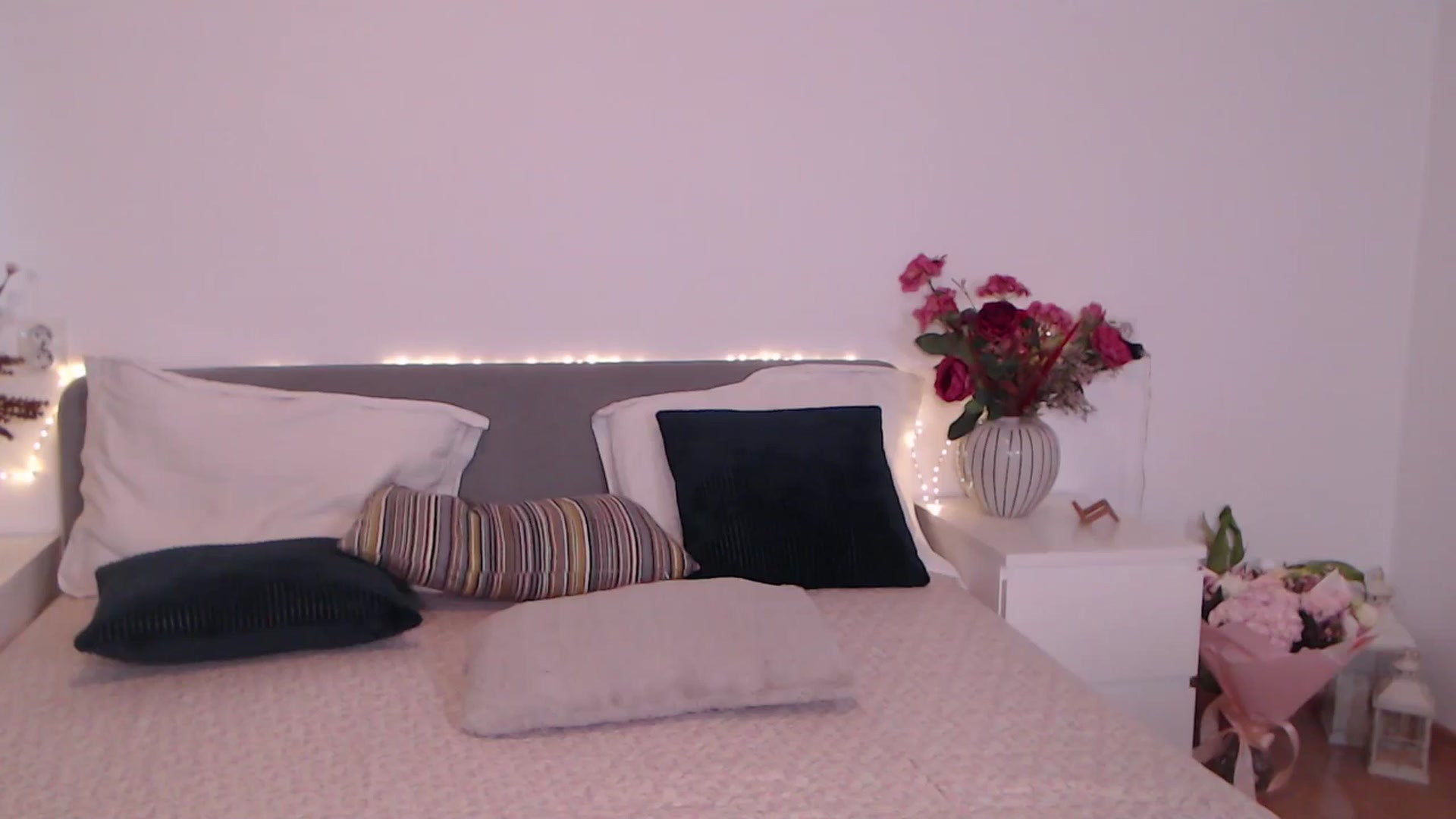 Gallery image thumbnail from BlueStocking's myfreecams stream on, 08/20/2025, 09:50 image 8 of 20