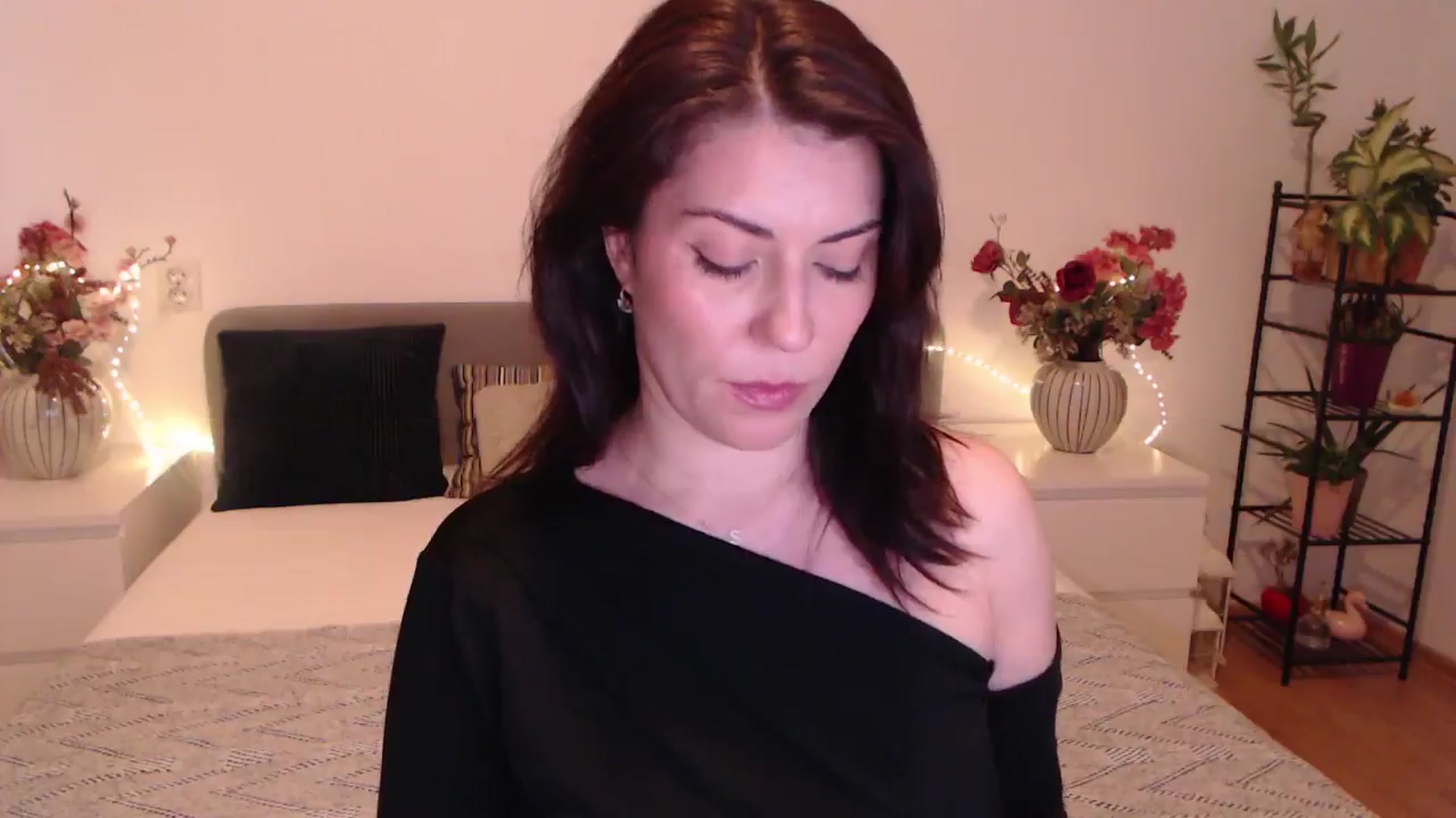 Gallery image thumbnail from BlueStocking's myfreecams stream on, 11/30/2025, 13:15 image 9 of 20