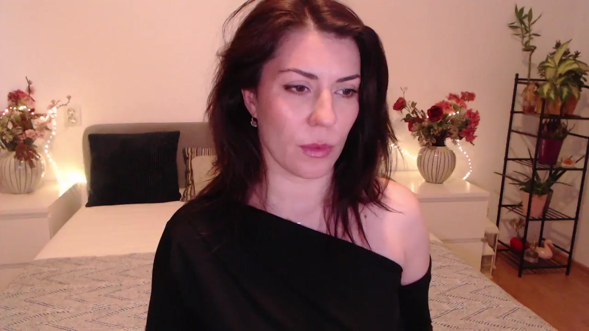 Gallery image thumbnail from BlueStocking's myfreecams stream on, 11/30/2025, 13:15 image 12 of 20