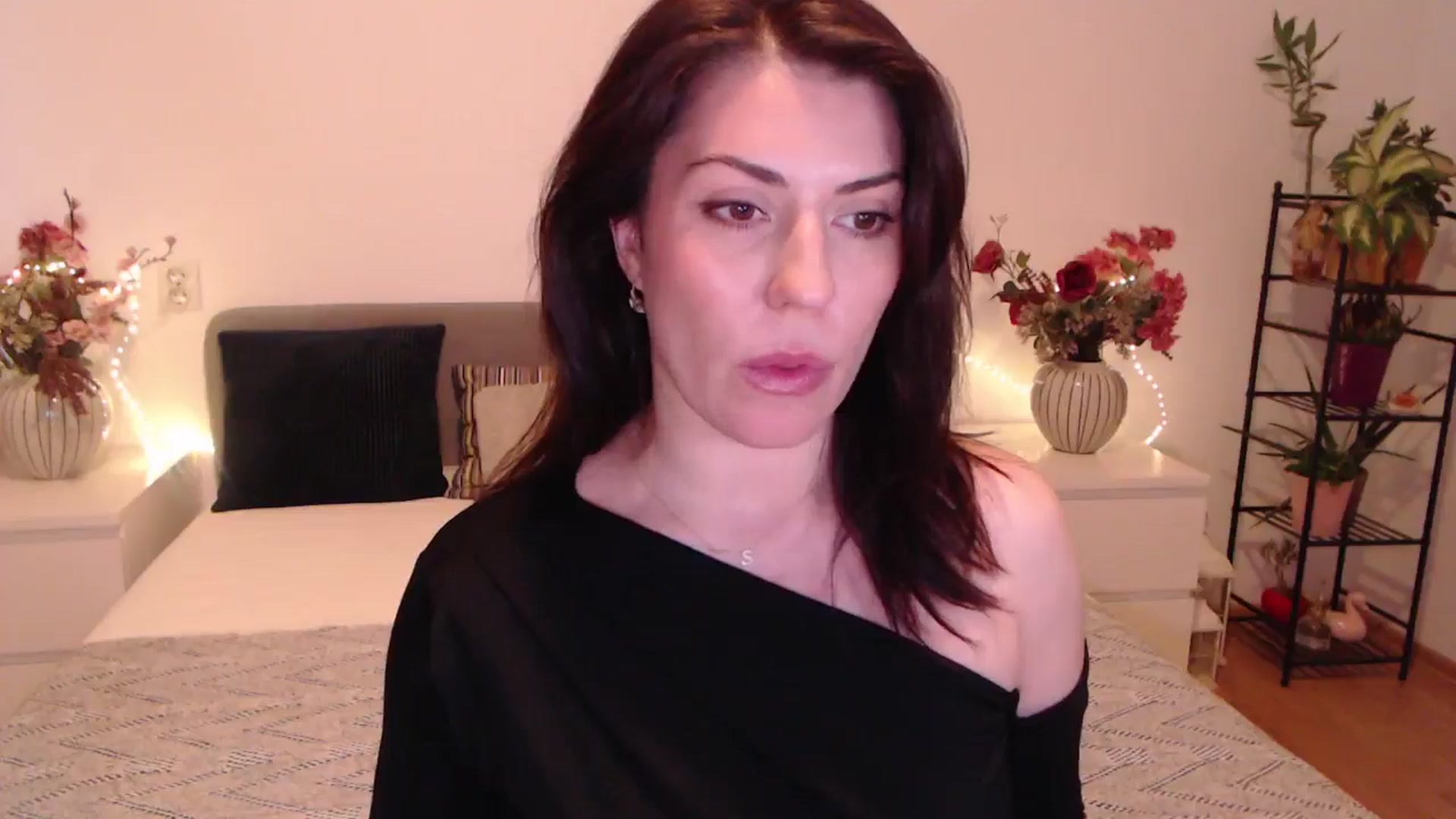 Gallery image thumbnail from BlueStocking's myfreecams stream on, 11/30/2025, 13:15 image 8 of 20