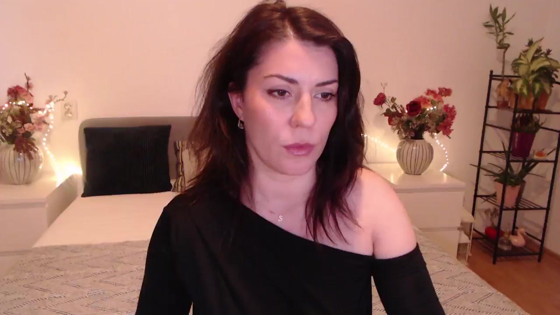 Gallery image thumbnail from BlueStocking's myfreecams stream on, 11/30/2025, 13:15 image 14 of 20