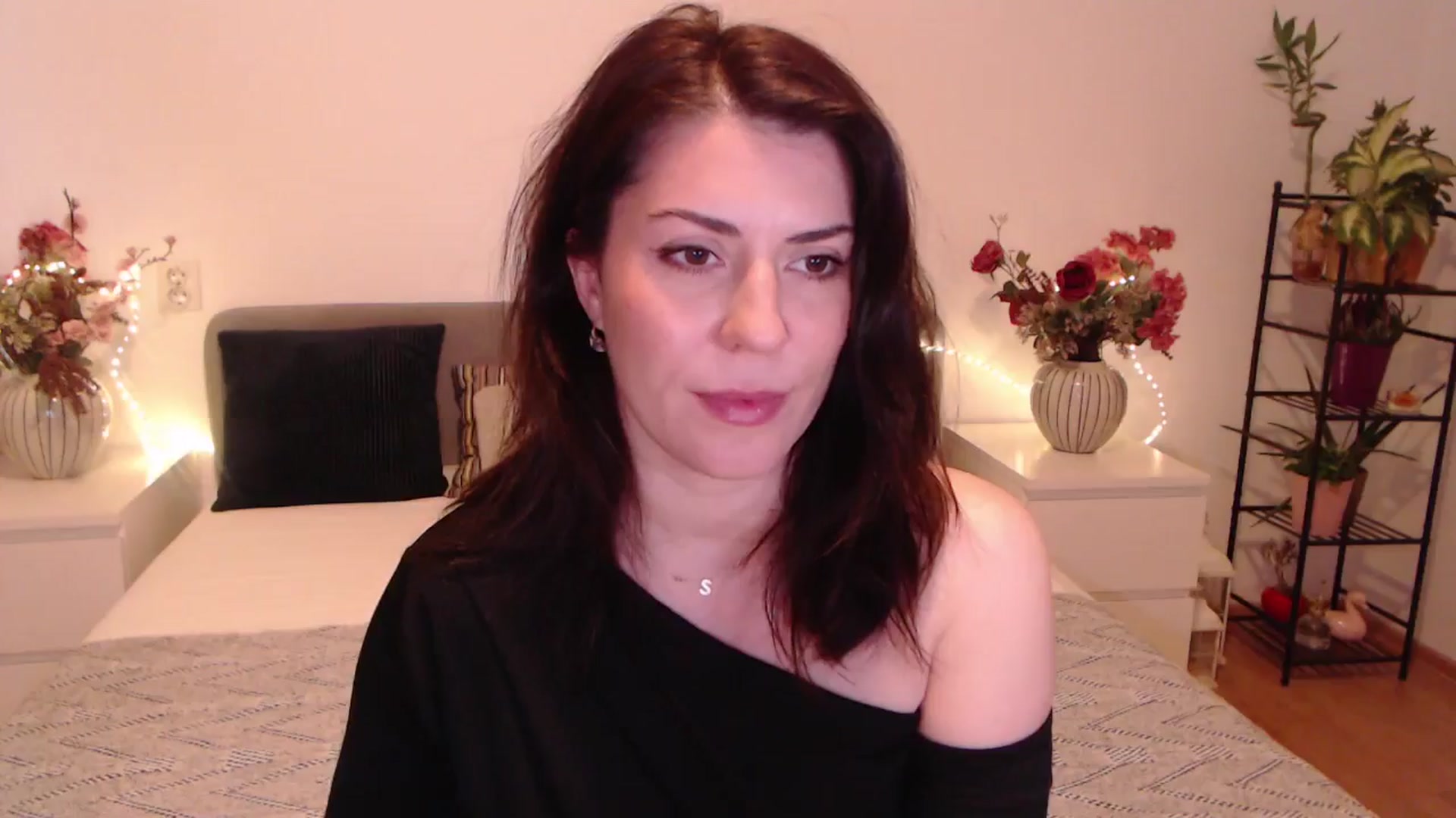 Gallery image thumbnail from BlueStocking's myfreecams stream on, 11/30/2025, 13:15 image 18 of 20