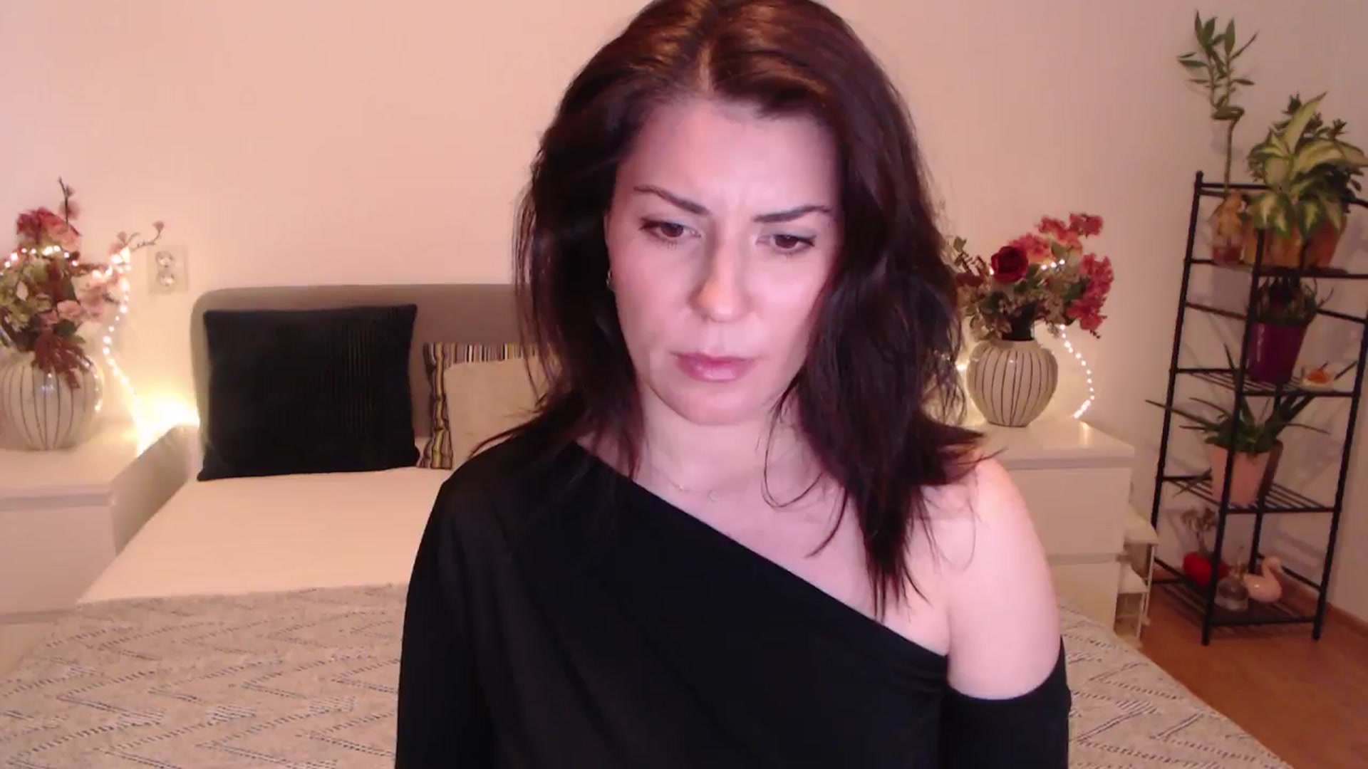 Gallery image thumbnail from BlueStocking's myfreecams stream on, 11/30/2025, 13:58 image 5 of 20
