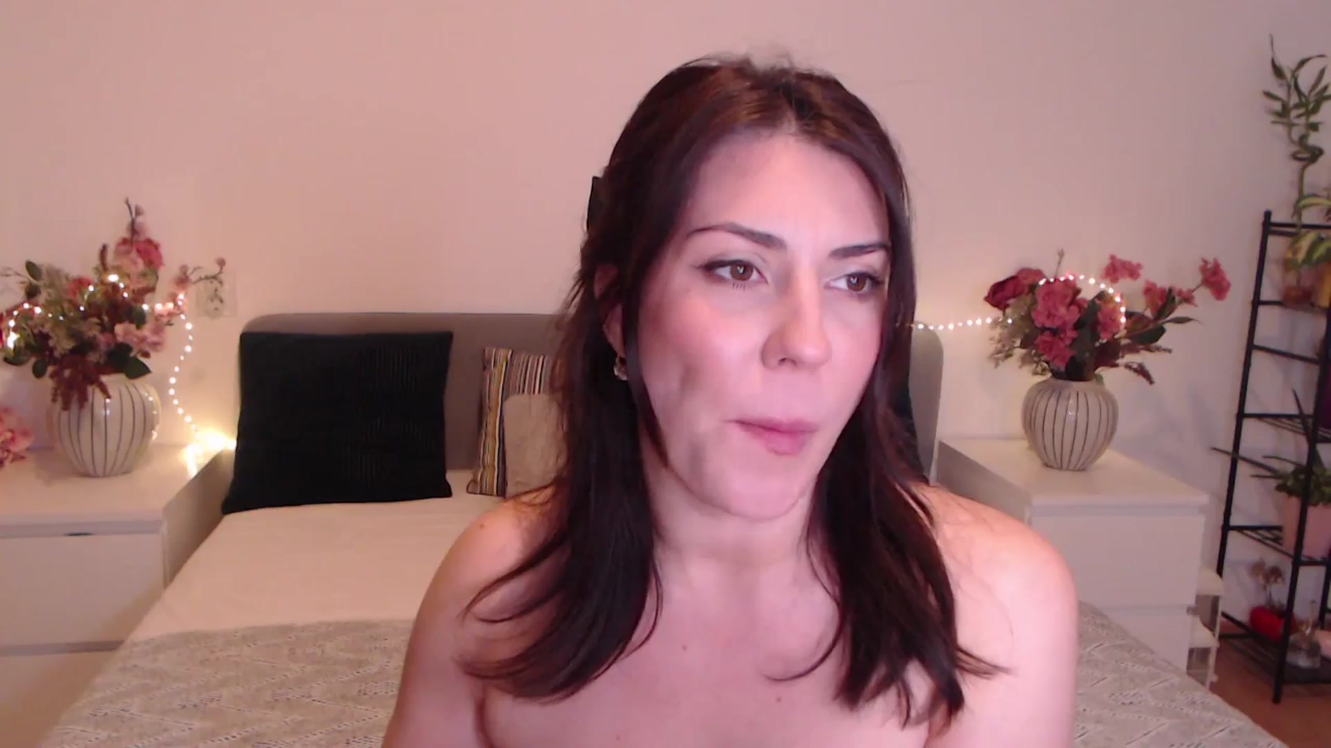 Gallery image thumbnail from BlueStocking's myfreecams stream on, 12/15/2025, 16:12 image 20 of 20
