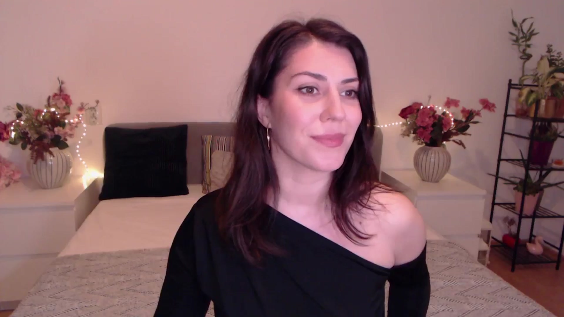 Gallery image thumbnail from BlueStocking's myfreecams stream on, 12/19/2025, 17:05 image 9 of 20
