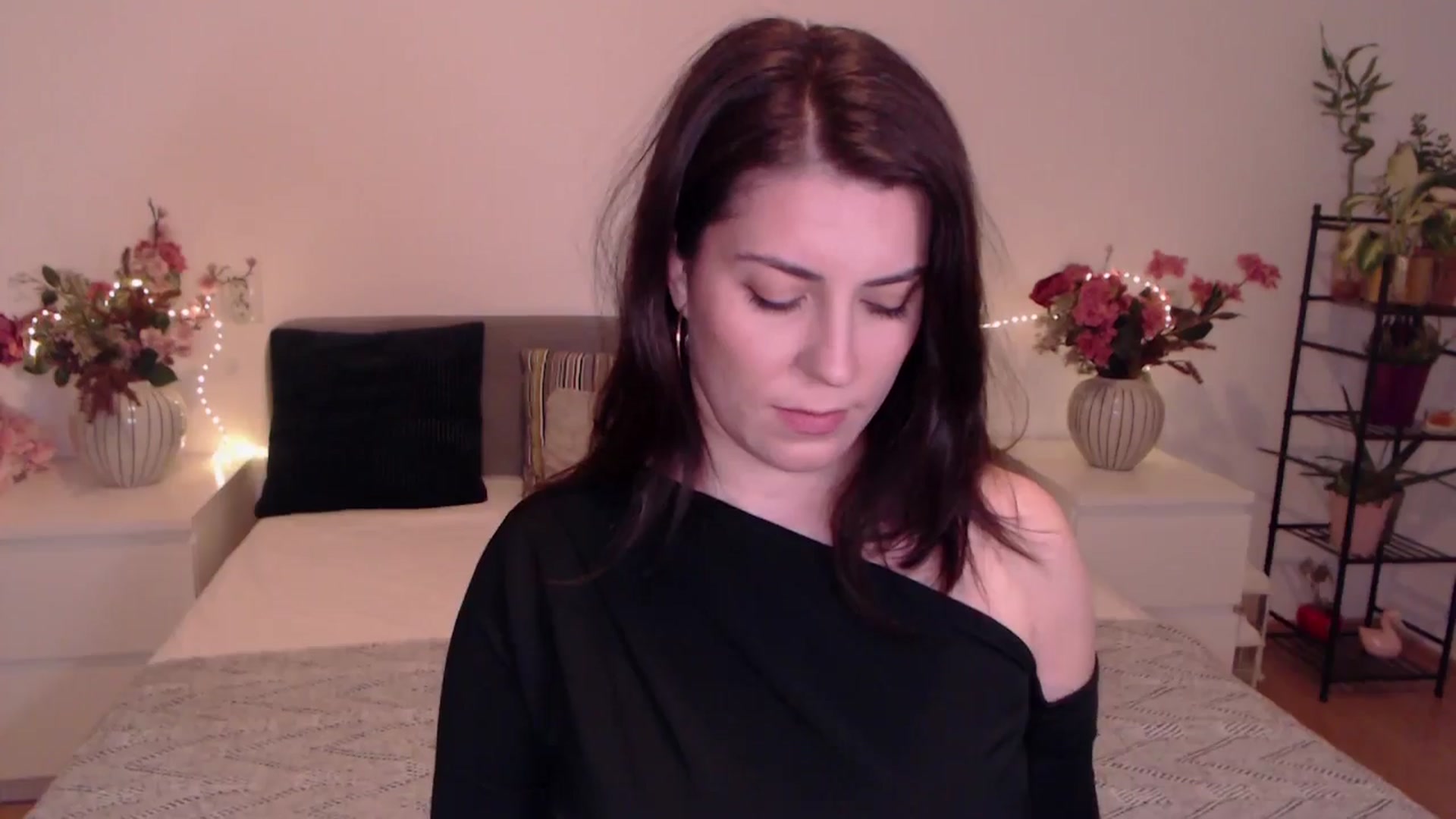Gallery image thumbnail from BlueStocking's myfreecams stream on, 12/19/2025, 17:05 image 14 of 20