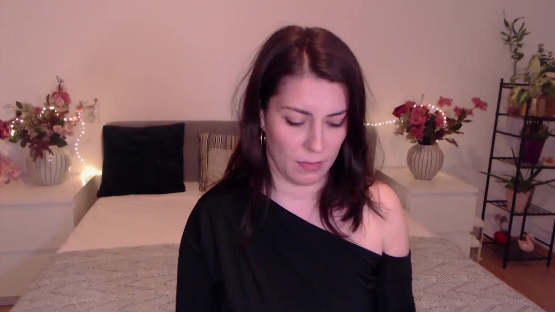 Gallery image thumbnail from BlueStocking's myfreecams stream on, 12/19/2025, 17:05 image 15 of 20