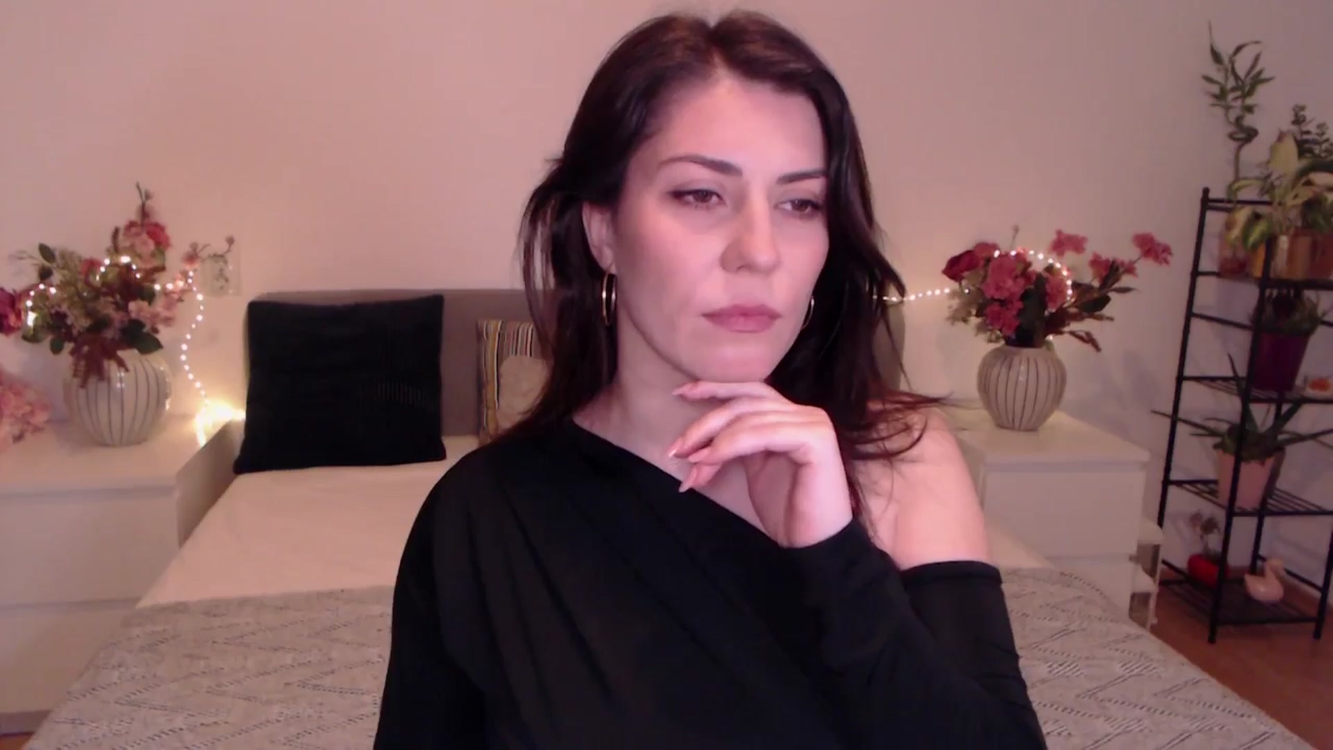 Gallery image thumbnail from BlueStocking's myfreecams stream on, 12/19/2025, 17:05 image 7 of 20