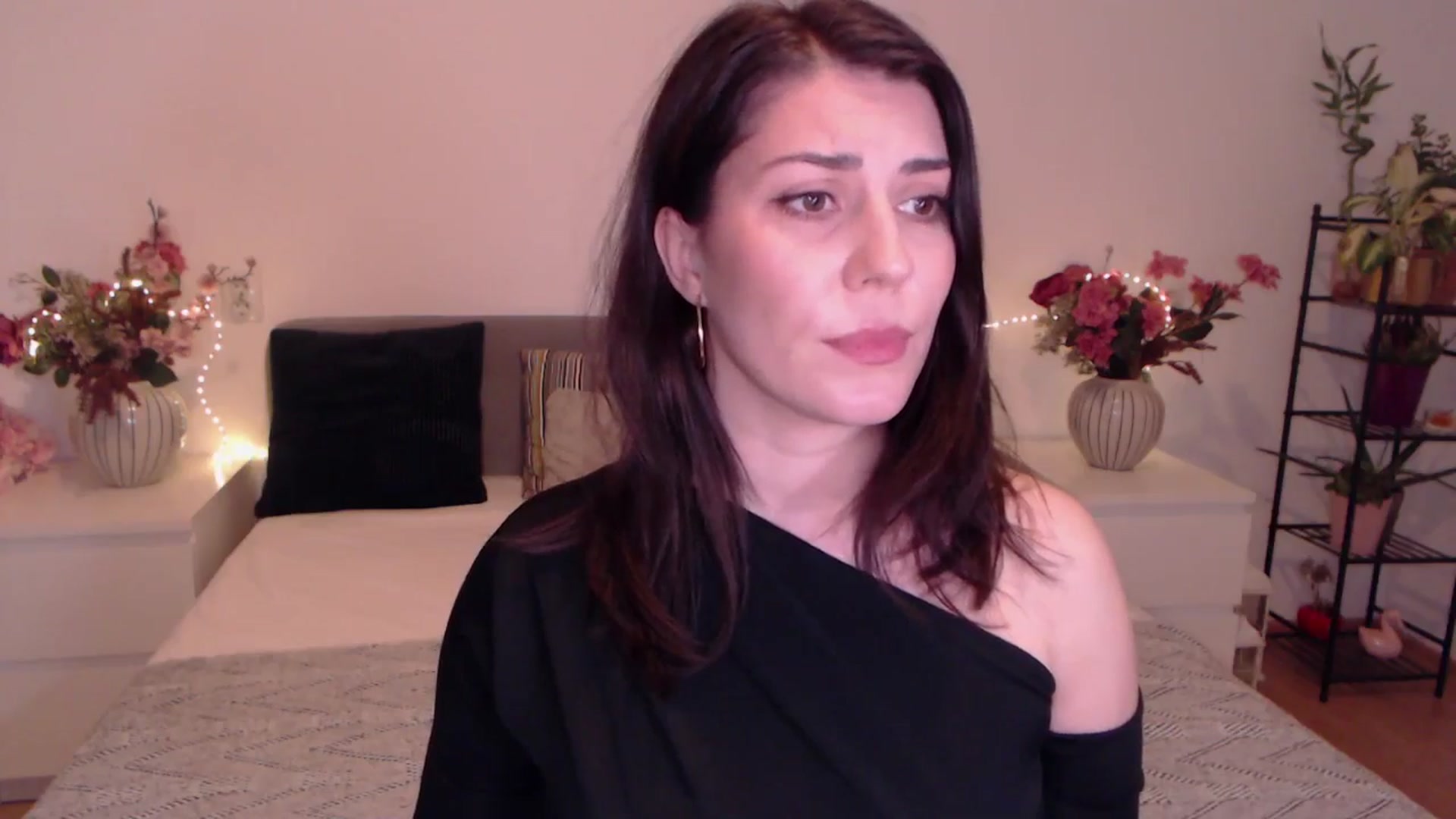 Gallery image thumbnail from BlueStocking's myfreecams stream on, 12/19/2025, 17:05 image 20 of 20