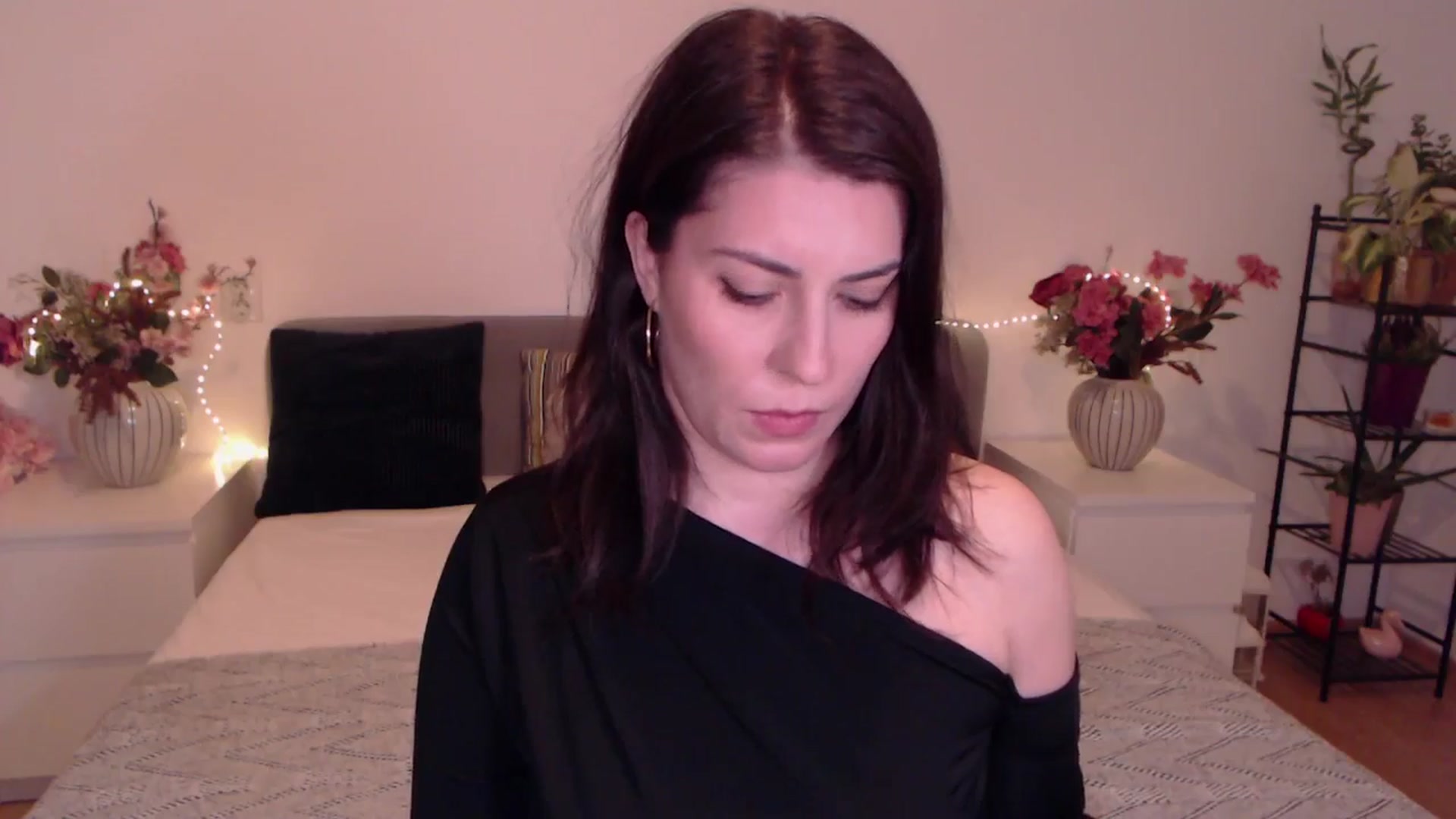 Gallery image thumbnail from BlueStocking's myfreecams stream on, 12/19/2025, 17:05 image 18 of 20