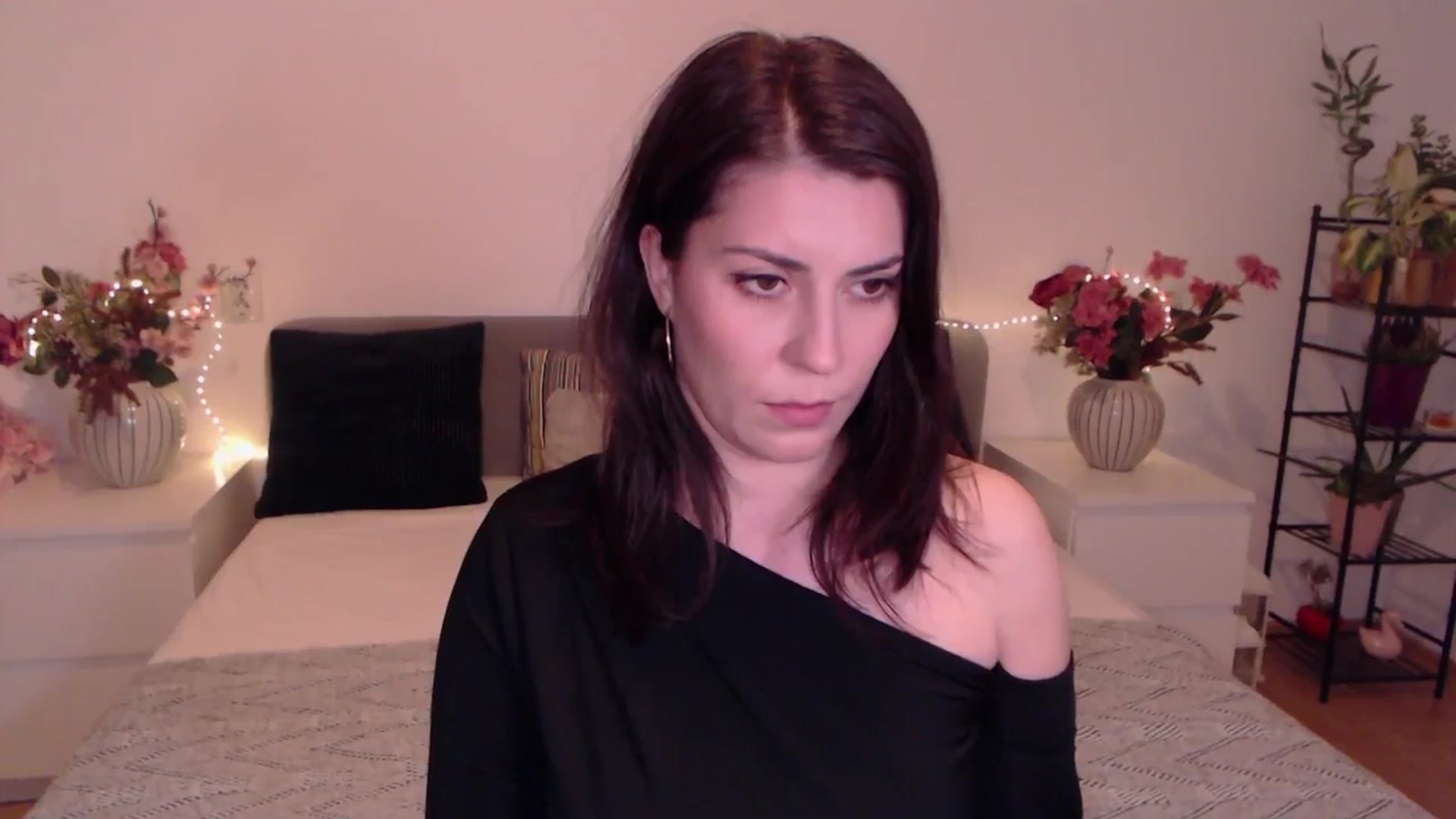 Gallery image thumbnail from BlueStocking's myfreecams stream on, 12/19/2025, 17:05 image 19 of 20