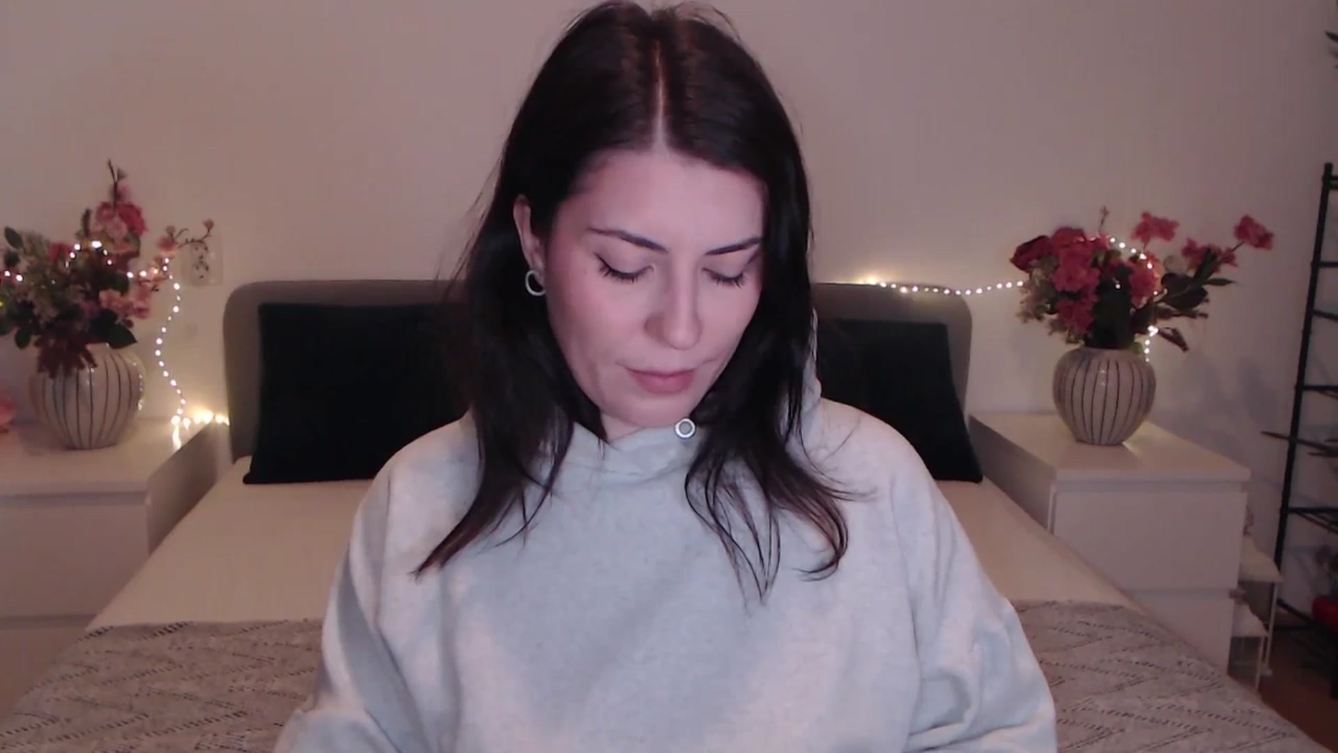 Gallery image thumbnail from BlueStocking's myfreecams stream on, 12/22/2025, 13:32 image 6 of 20
