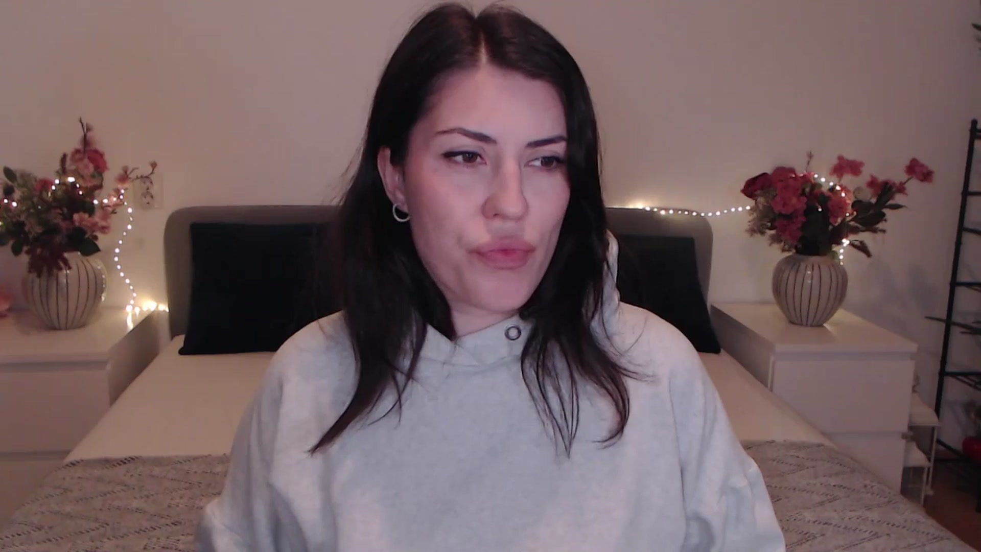 Gallery image thumbnail from BlueStocking's myfreecams stream on, 12/22/2025, 13:32 image 5 of 20
