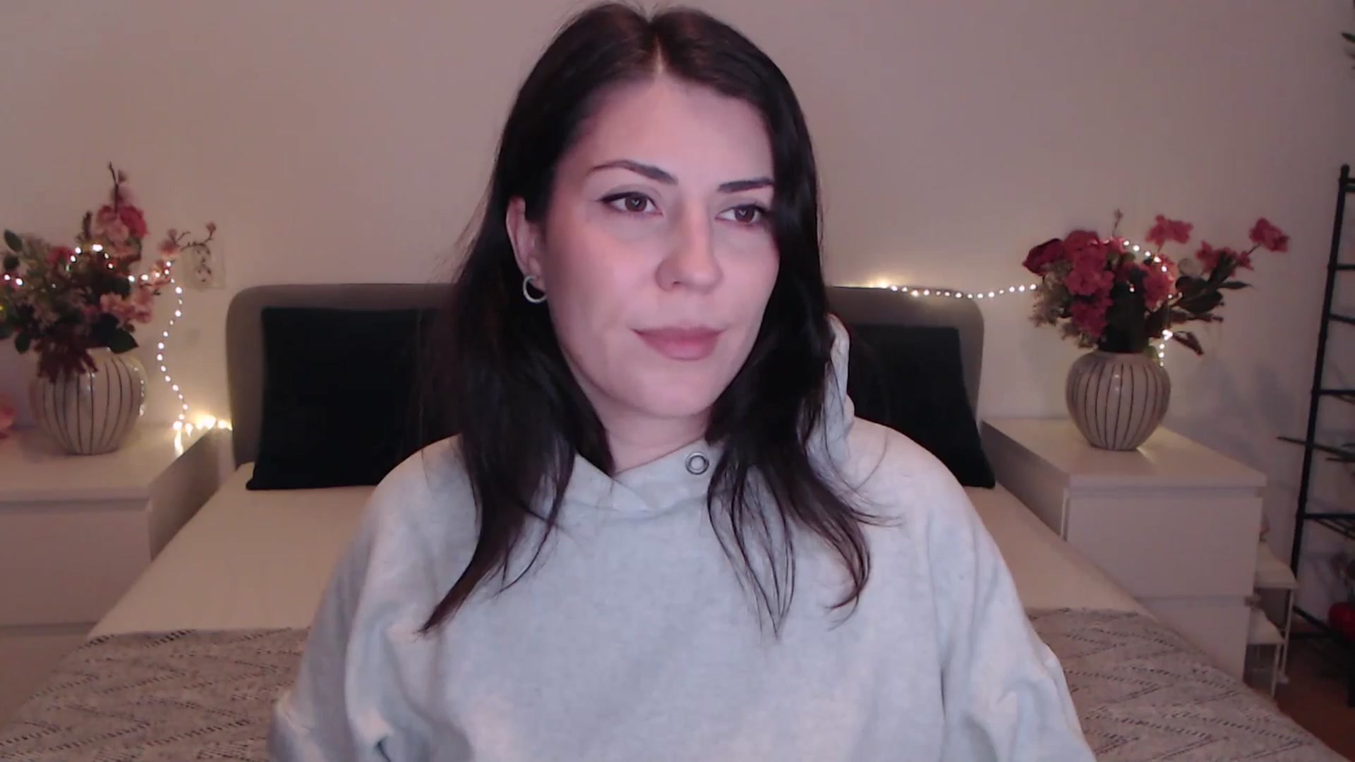Gallery image thumbnail from BlueStocking's myfreecams stream on, 12/22/2025, 13:32 image 9 of 20