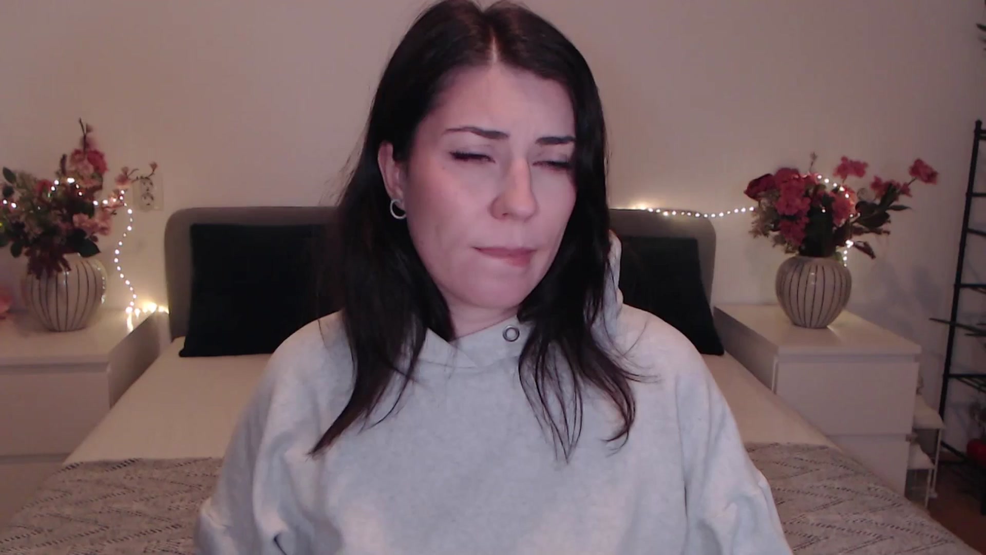 Gallery image thumbnail from BlueStocking's myfreecams stream on, 12/22/2025, 13:32 image 10 of 20