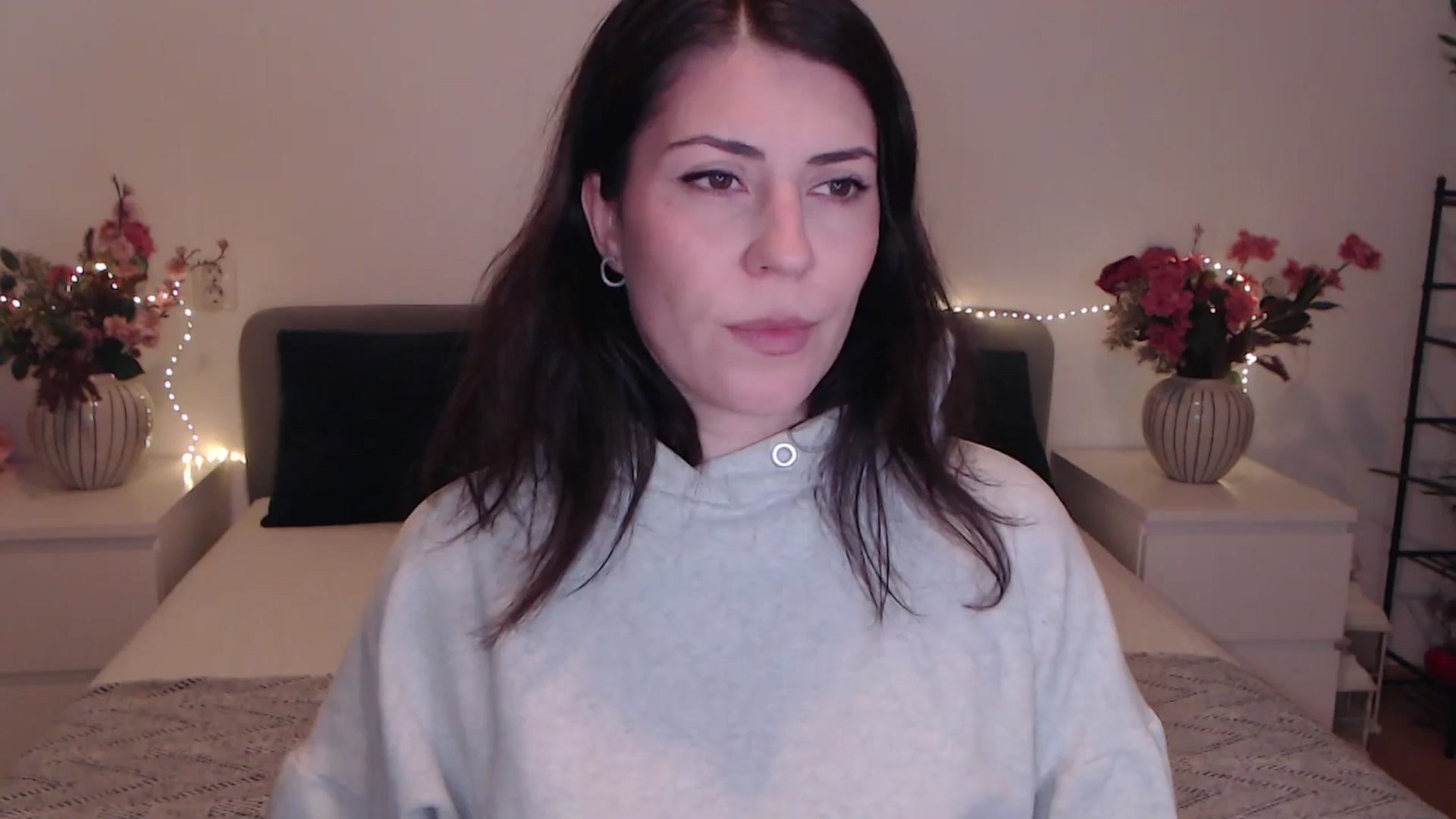 Gallery image thumbnail from BlueStocking's myfreecams stream on, 12/22/2025, 13:32 image 18 of 20