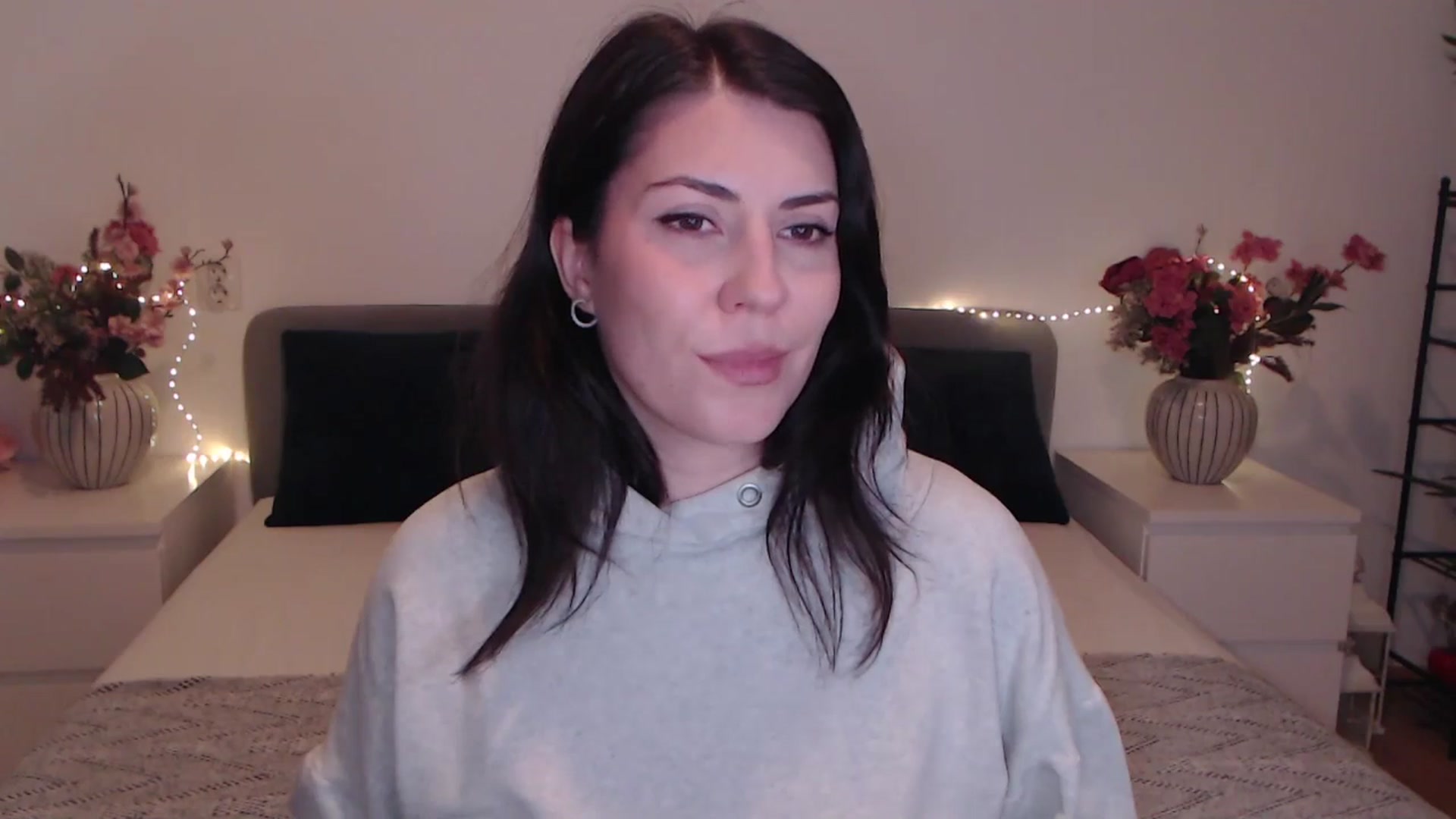 Gallery image thumbnail from BlueStocking's myfreecams stream on, 12/22/2025, 13:32 image 4 of 20