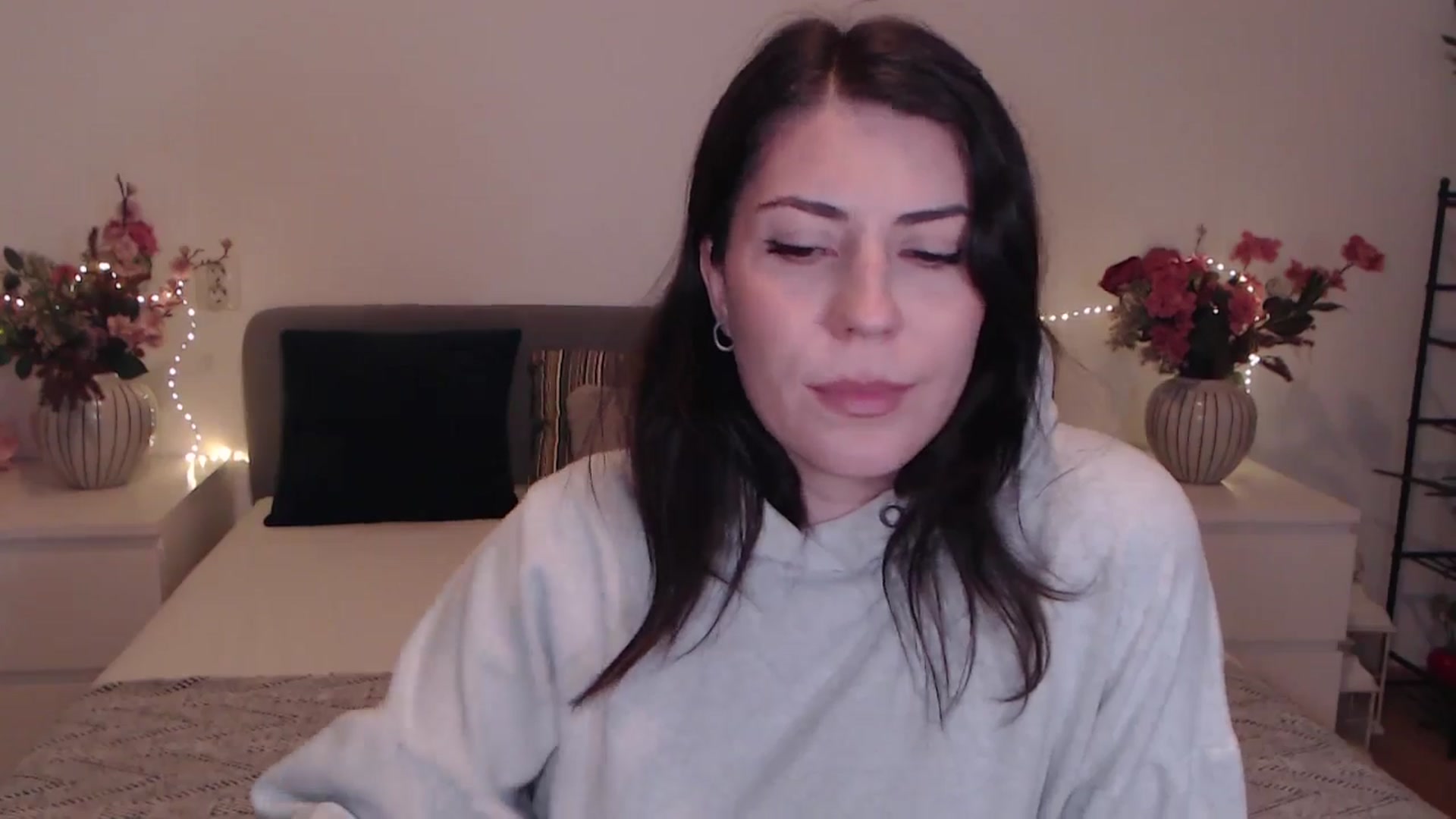 Gallery image thumbnail from BlueStocking's myfreecams stream on, 12/22/2025, 13:32 image 11 of 20