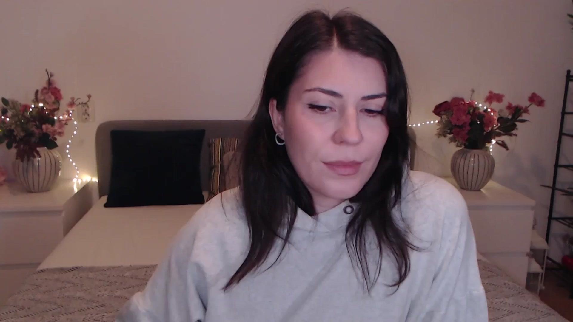 Gallery image thumbnail from BlueStocking's myfreecams stream on, 12/22/2025, 13:32 image 12 of 20