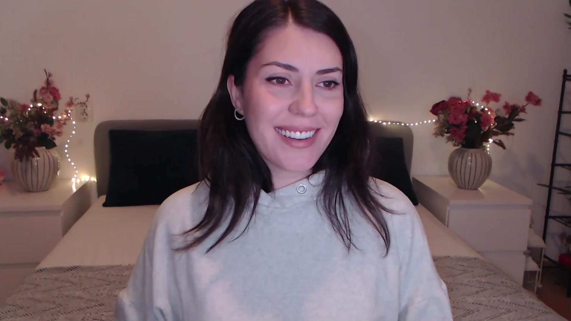 Gallery image thumbnail from BlueStocking's myfreecams stream on, 12/22/2025, 13:32 image 15 of 20
