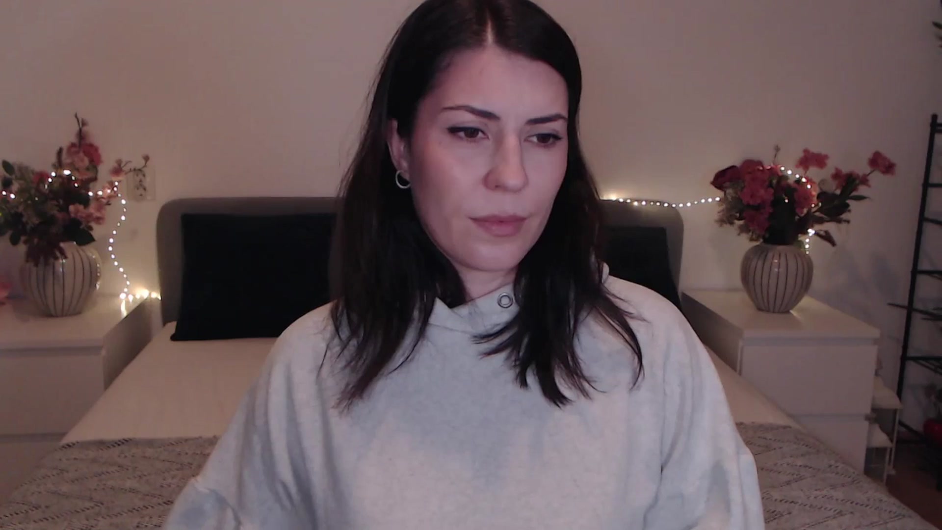 Gallery image thumbnail from BlueStocking's myfreecams stream on, 12/22/2025, 14:04 image 5 of 20