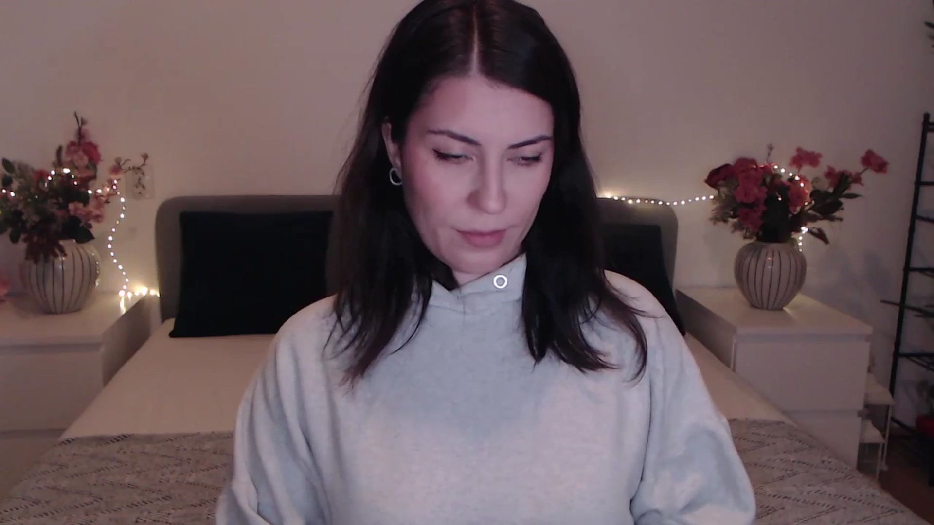 Gallery image thumbnail from BlueStocking's myfreecams stream on, 12/22/2025, 14:04 image 4 of 20