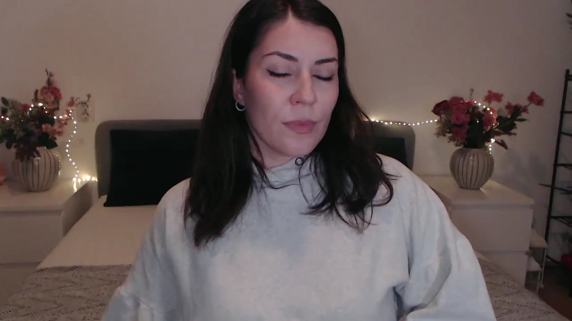 Gallery image thumbnail from BlueStocking's myfreecams stream on, 12/22/2025, 14:04 image 17 of 20