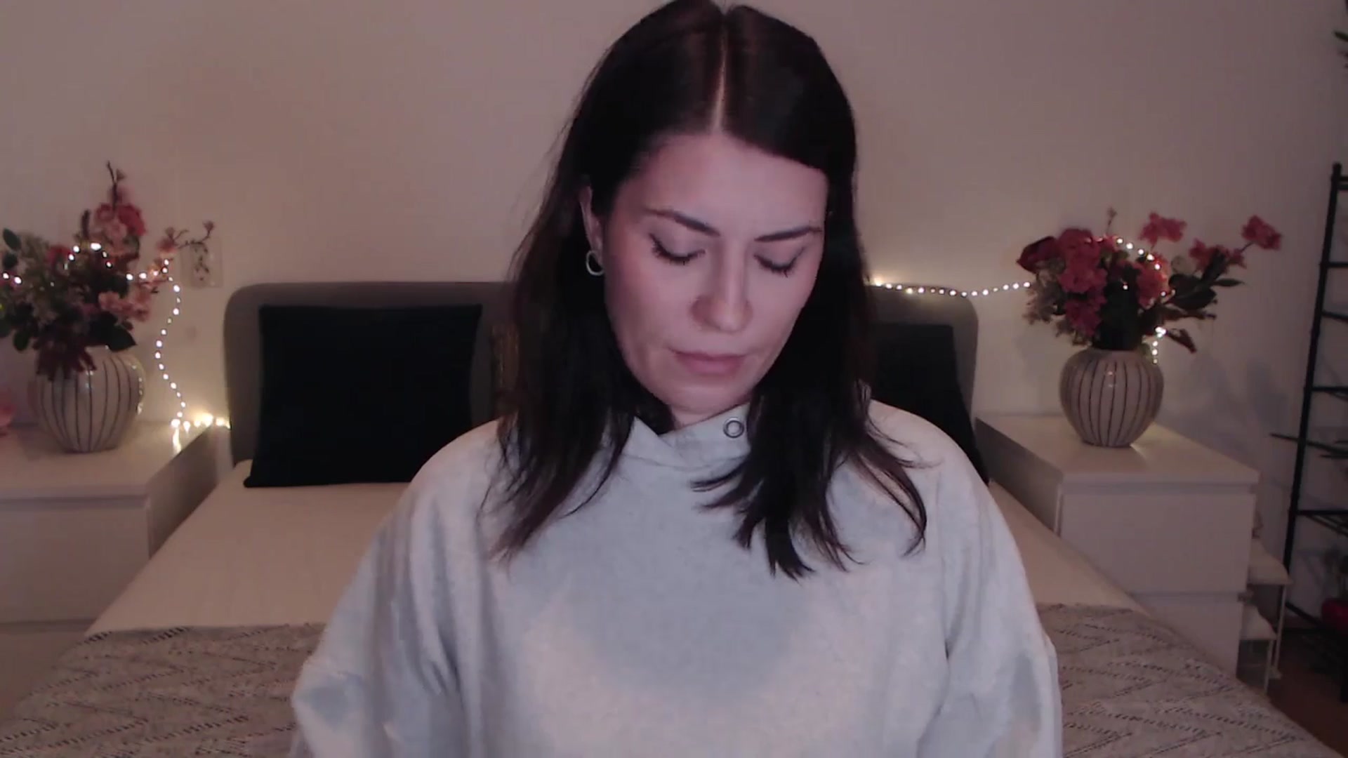 Gallery image thumbnail from BlueStocking's myfreecams stream on, 12/22/2025, 14:04 image 6 of 20