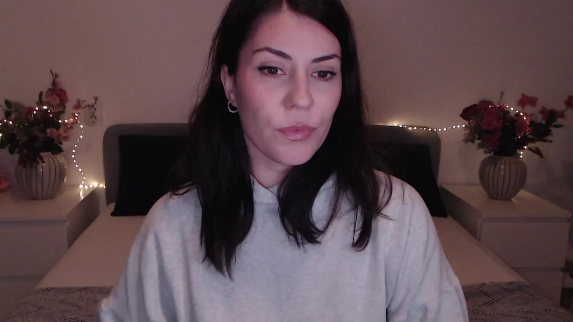 Gallery image thumbnail from BlueStocking's myfreecams stream on, 12/22/2025, 15:23 image 11 of 20
