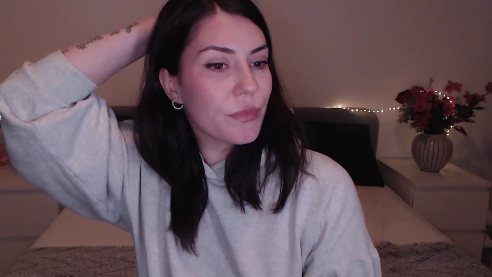 Gallery image thumbnail from BlueStocking's myfreecams stream on, 12/22/2025, 15:23 image 4 of 20
