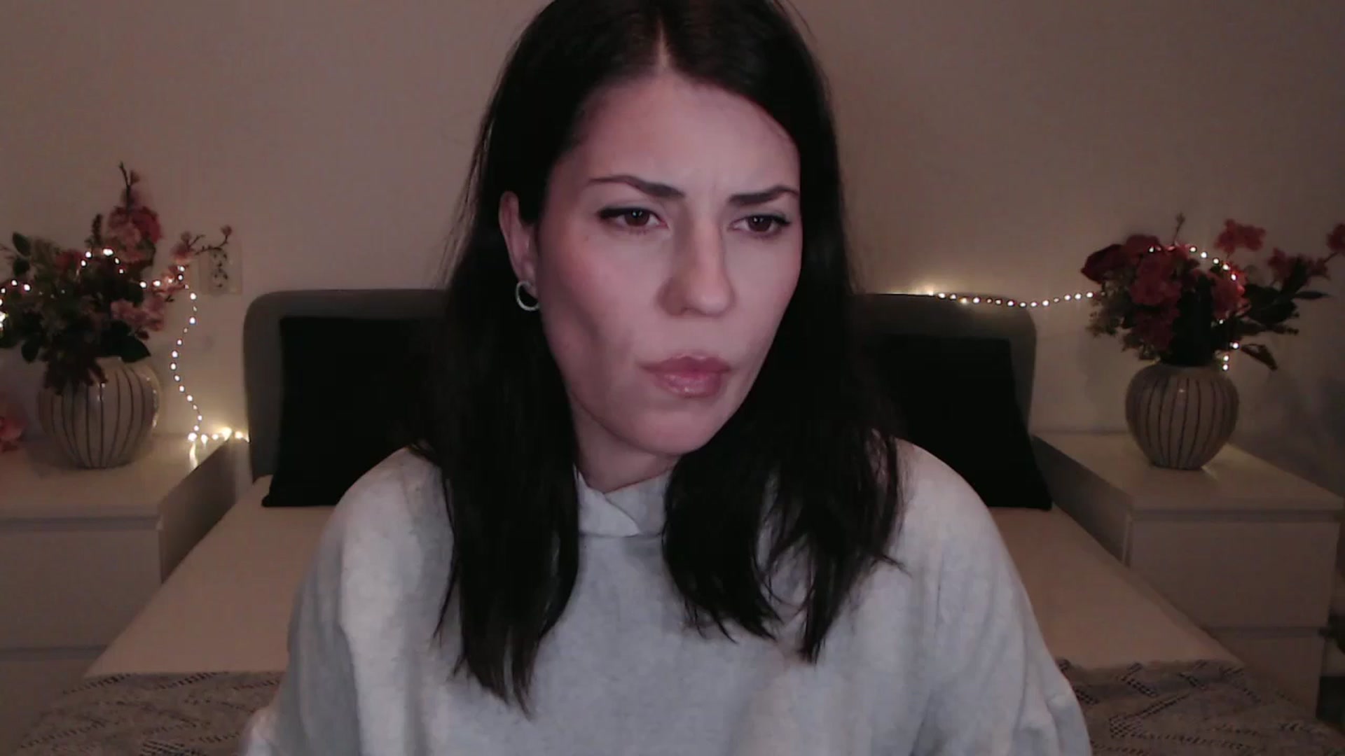 Gallery image thumbnail from BlueStocking's myfreecams stream on, 12/22/2025, 15:23 image 2 of 20