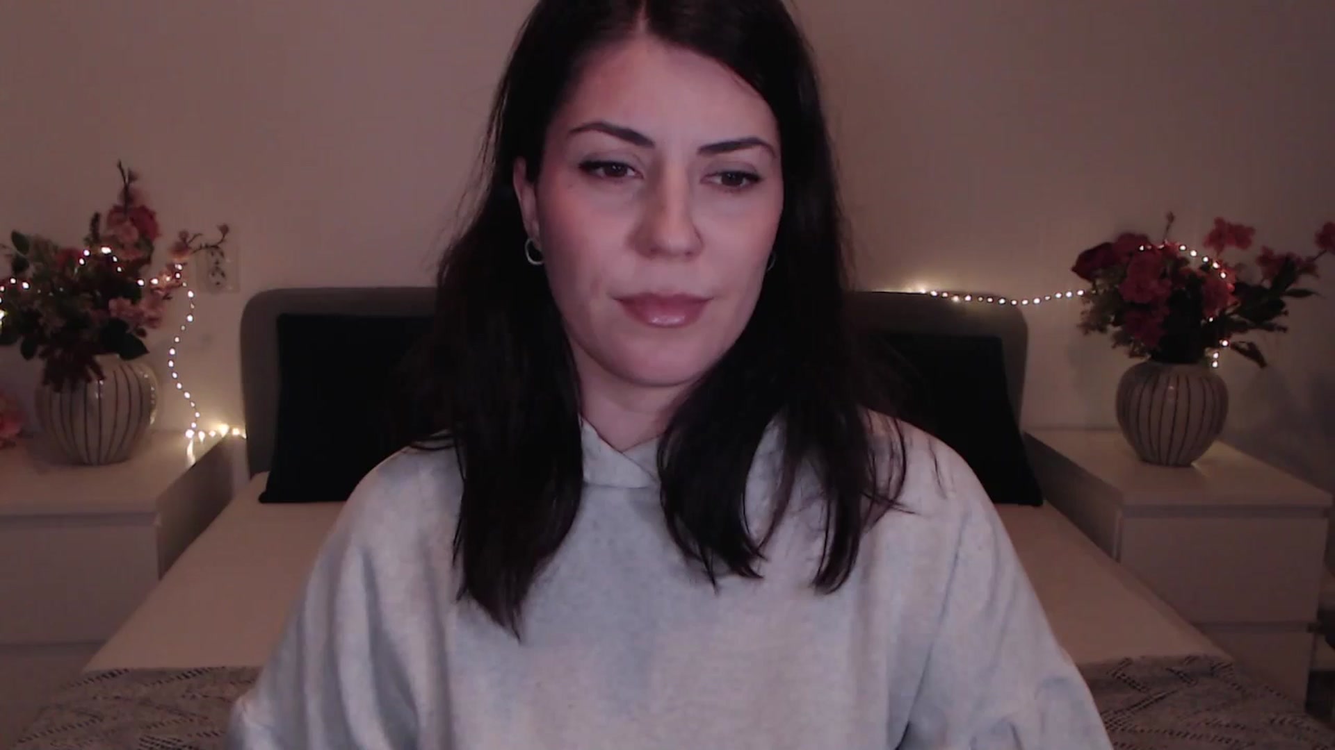 Gallery image thumbnail from BlueStocking's myfreecams stream on, 12/22/2025, 15:23 image 7 of 20