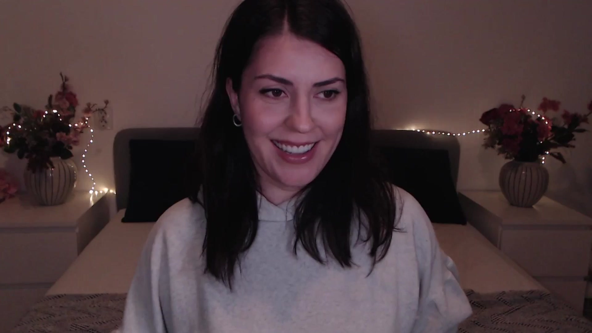 Gallery image thumbnail from BlueStocking's myfreecams stream on, 12/22/2025, 15:55 image 6 of 20