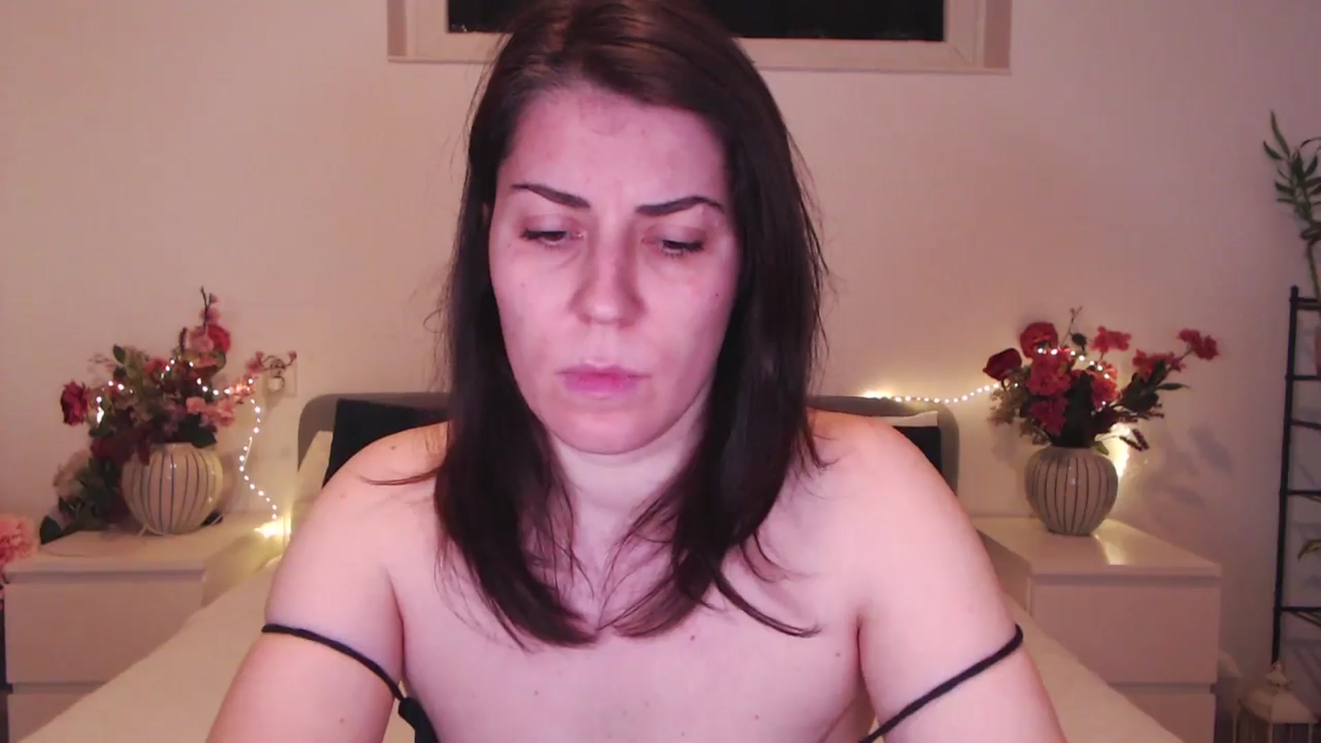 Gallery image thumbnail from BlueStocking's myfreecams stream on, 01/05/2026, 18:02 image 19 of 20