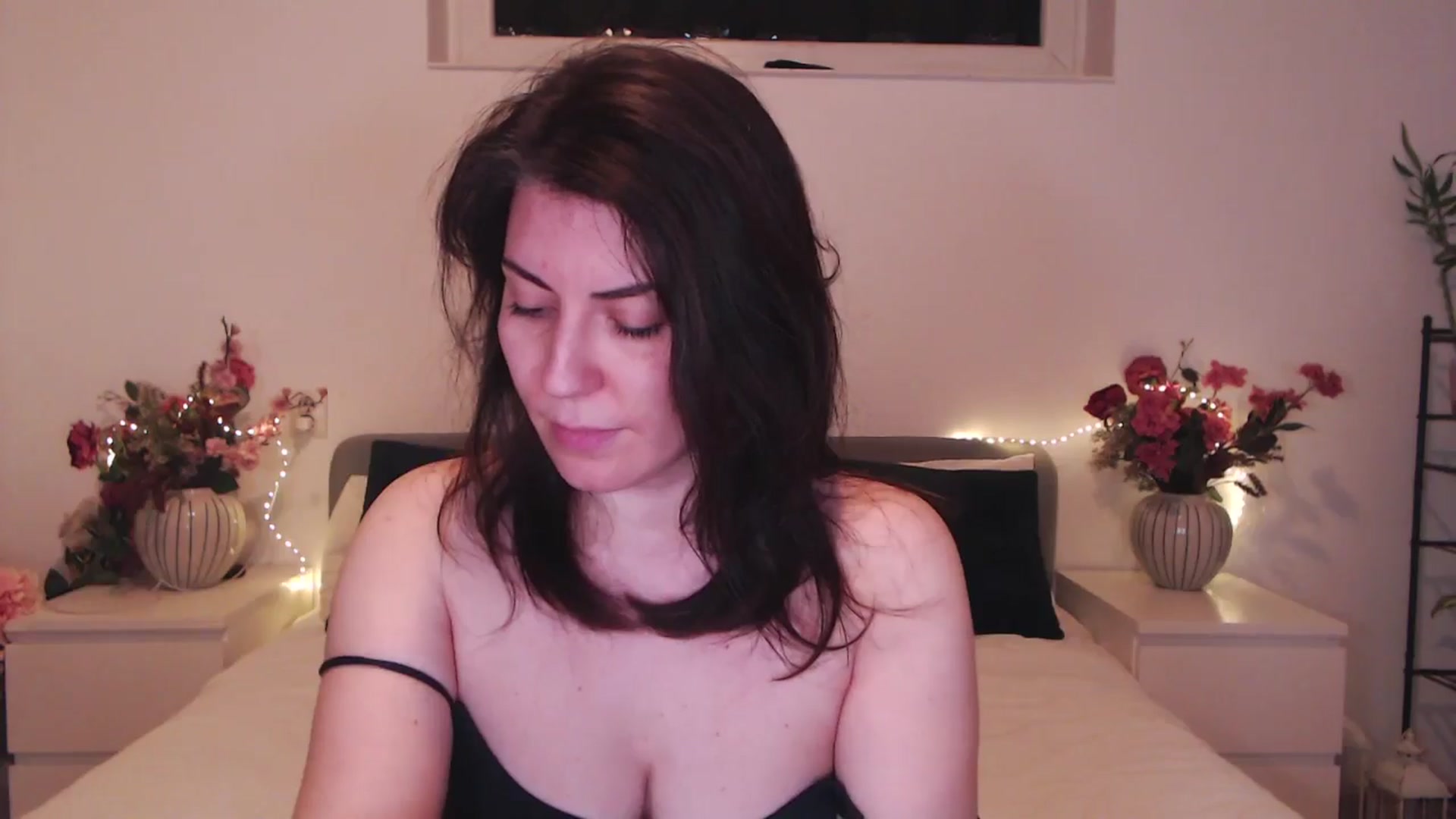 Gallery image thumbnail from BlueStocking's myfreecams stream on, 01/05/2026, 18:02 image 11 of 20