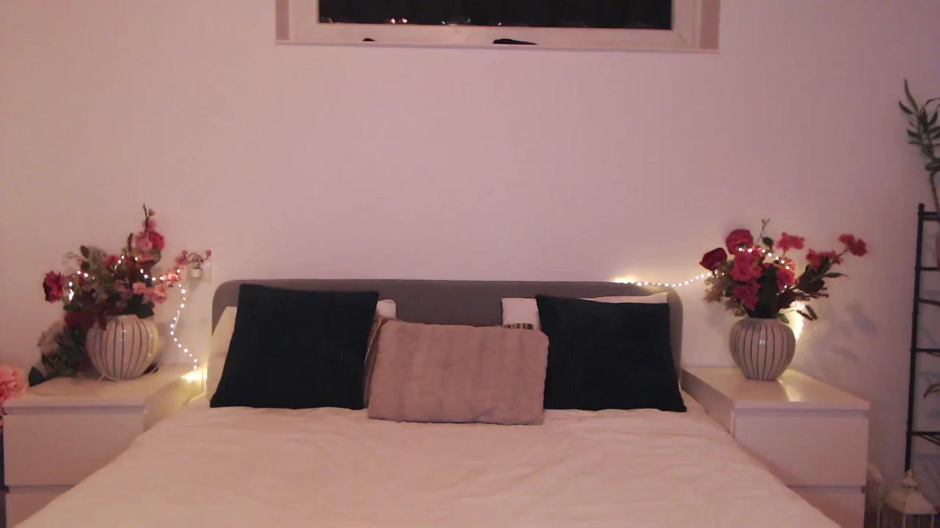 Gallery image thumbnail from BlueStocking's myfreecams stream on, 01/05/2026, 18:02 image 15 of 20