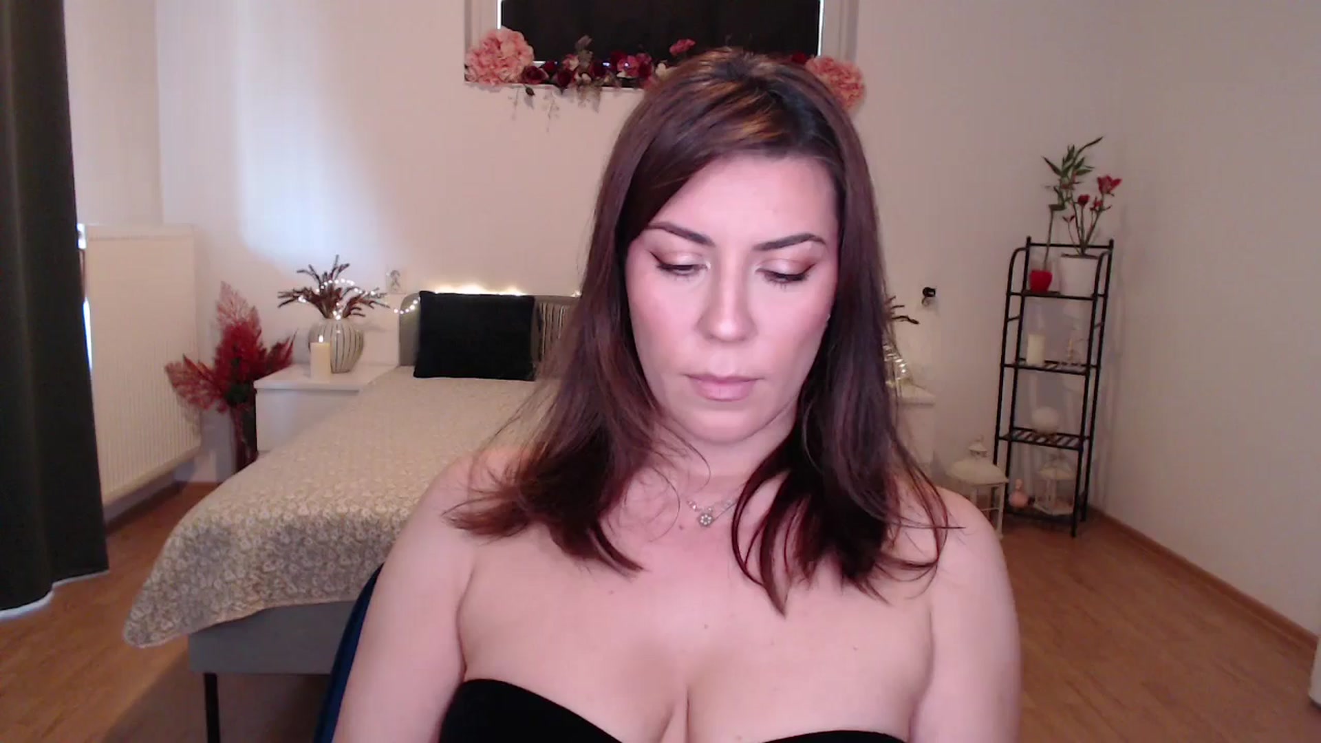 Gallery image thumbnail from BlueStocking's myfreecams stream on, 05/01/2026, 13:12 image 6 of 20